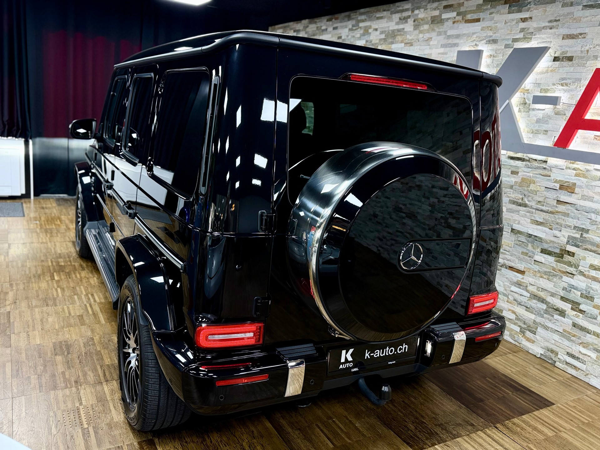 MERCEDES-BENZ G 350 d AMG Line 9G-Tronic-showroom-element-2