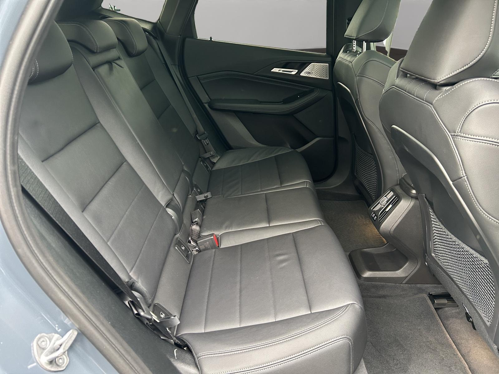 BMW 230e xDrive paddles Active Tourer-image-12
