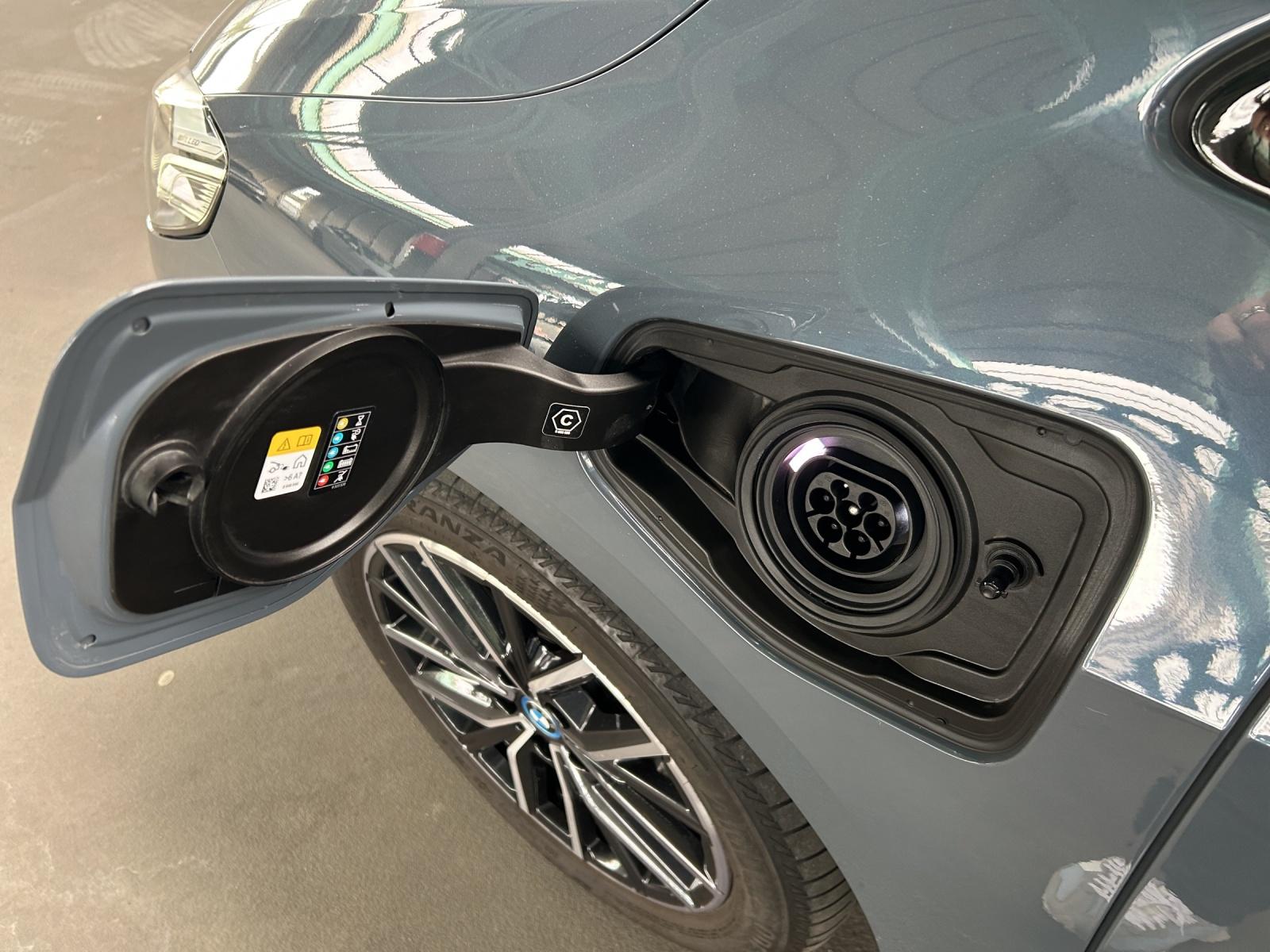 BMW 230e xDrive paddles Active Tourer-image-14