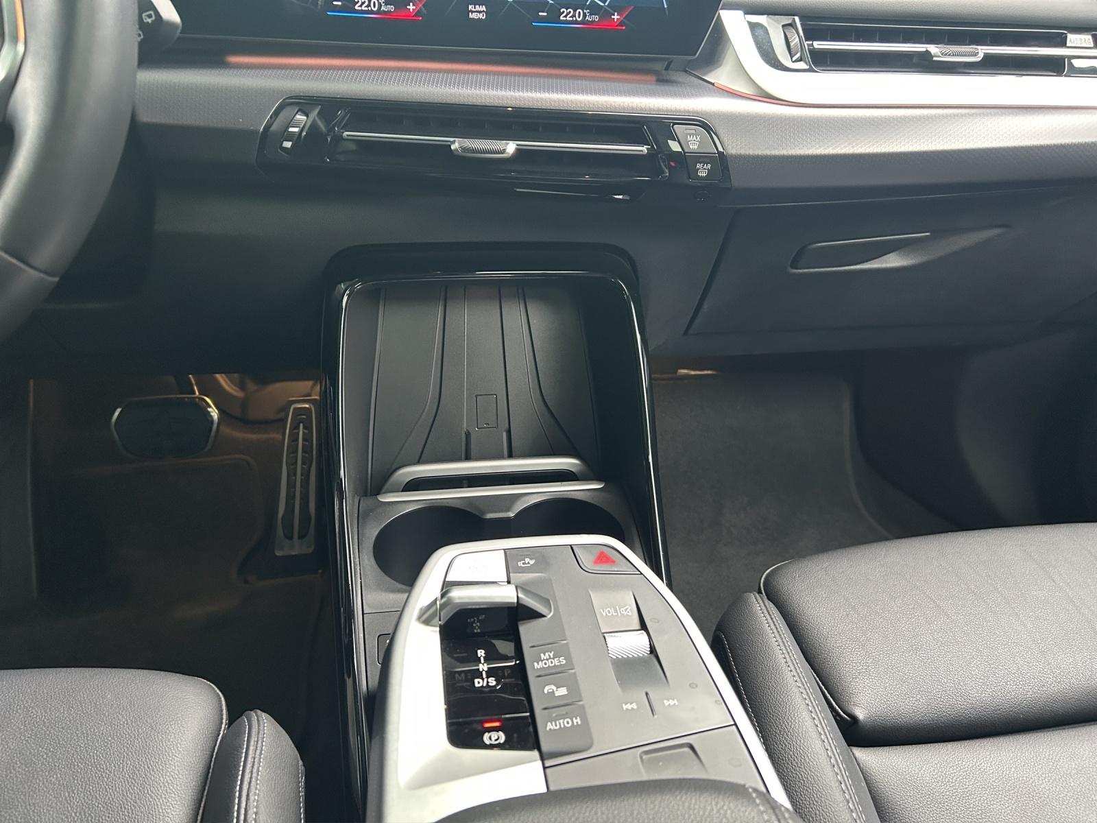 BMW 230e xDrive paddles Active Tourer-image-8
