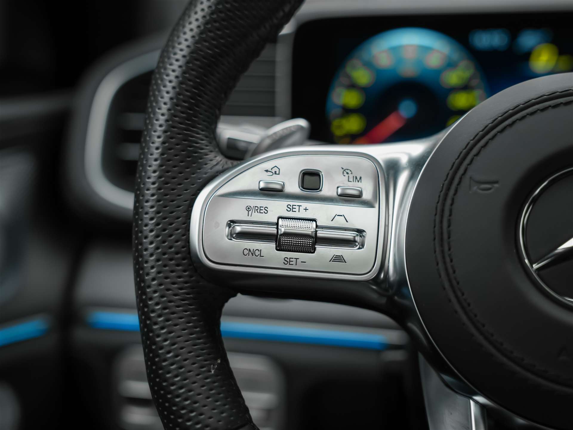 MERCEDES-BENZ GLE Coupé 63 S AMG 4Matic+ Speedshift *Massage*Sitzlüftung*Panorama*-image-27