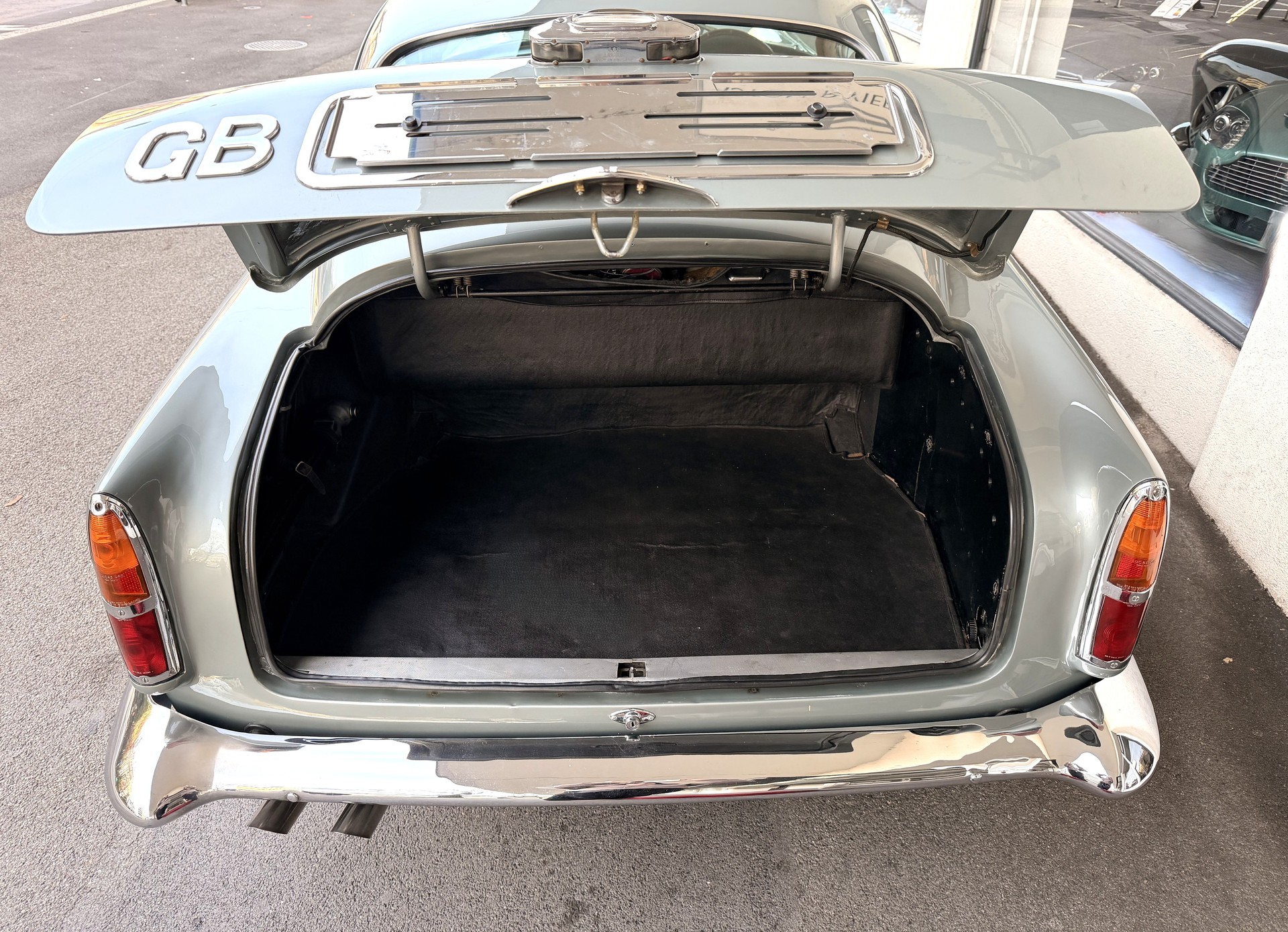 ASTON MARTIN Aston Martin DB4 Serie II-image-9