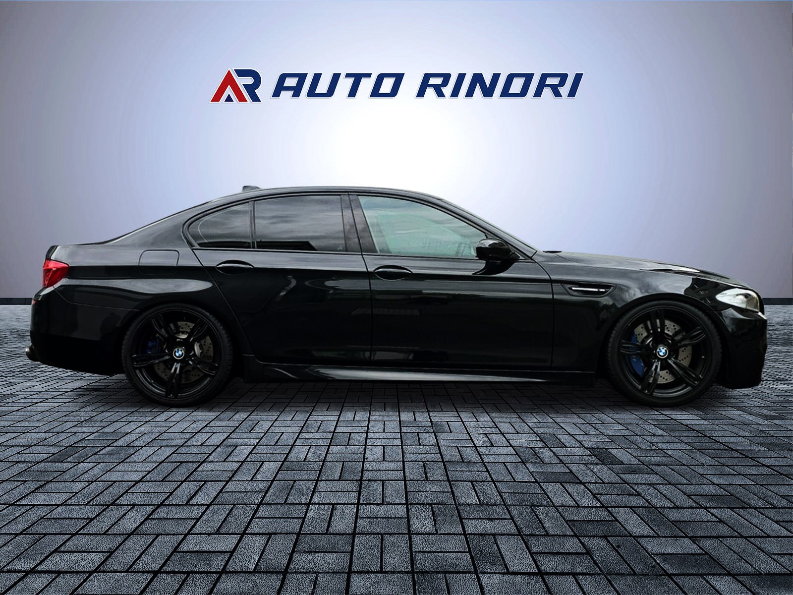 BMW M5 Drivelogic-showroom-element-3