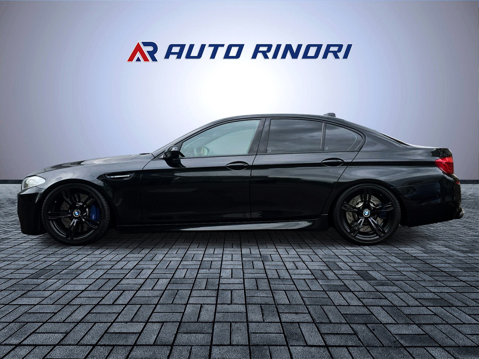 BMW M5 Drivelogic-showroom-element-2