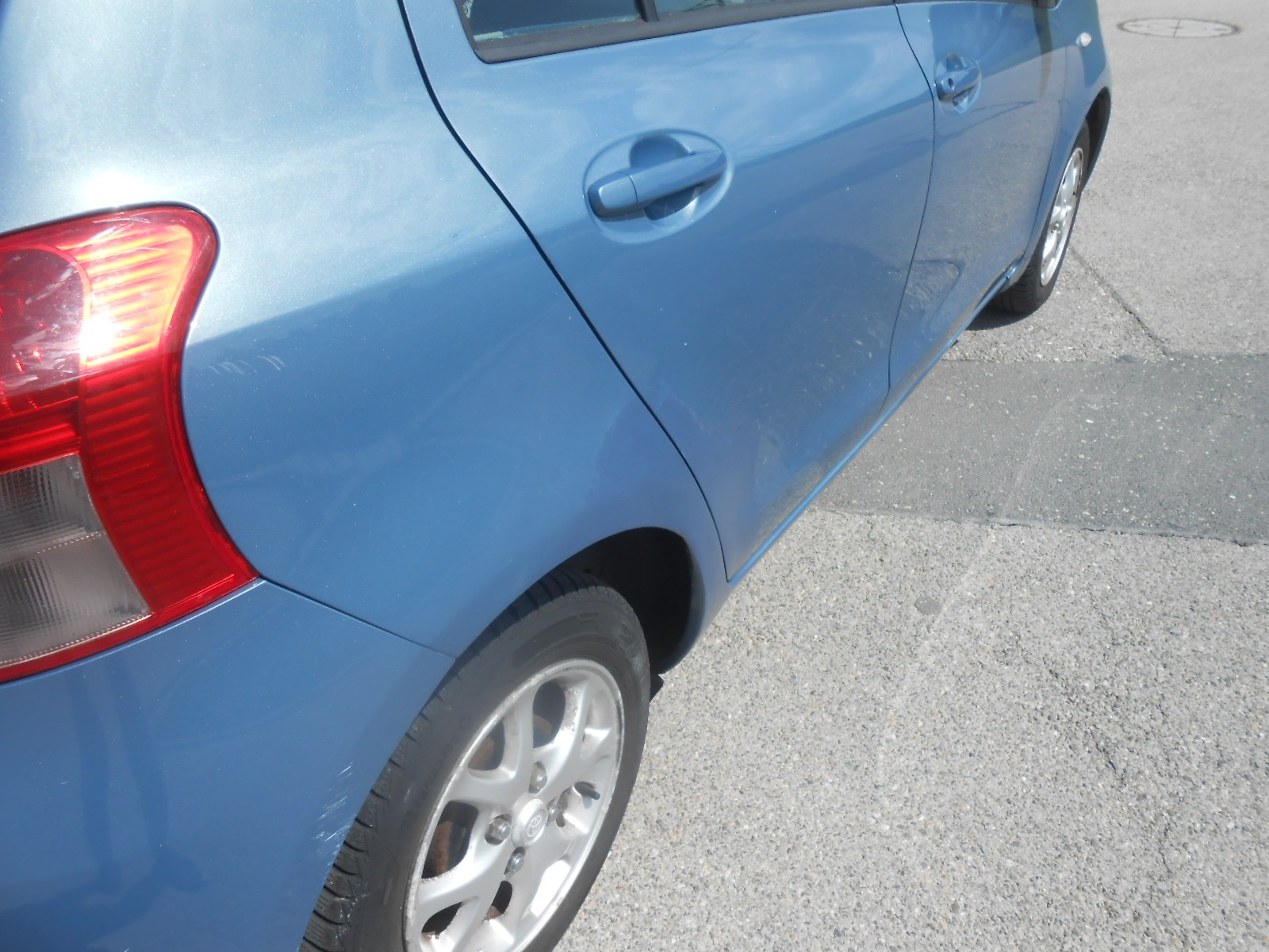 TOYOTA Yaris 1.3 Linea Sol-image-5