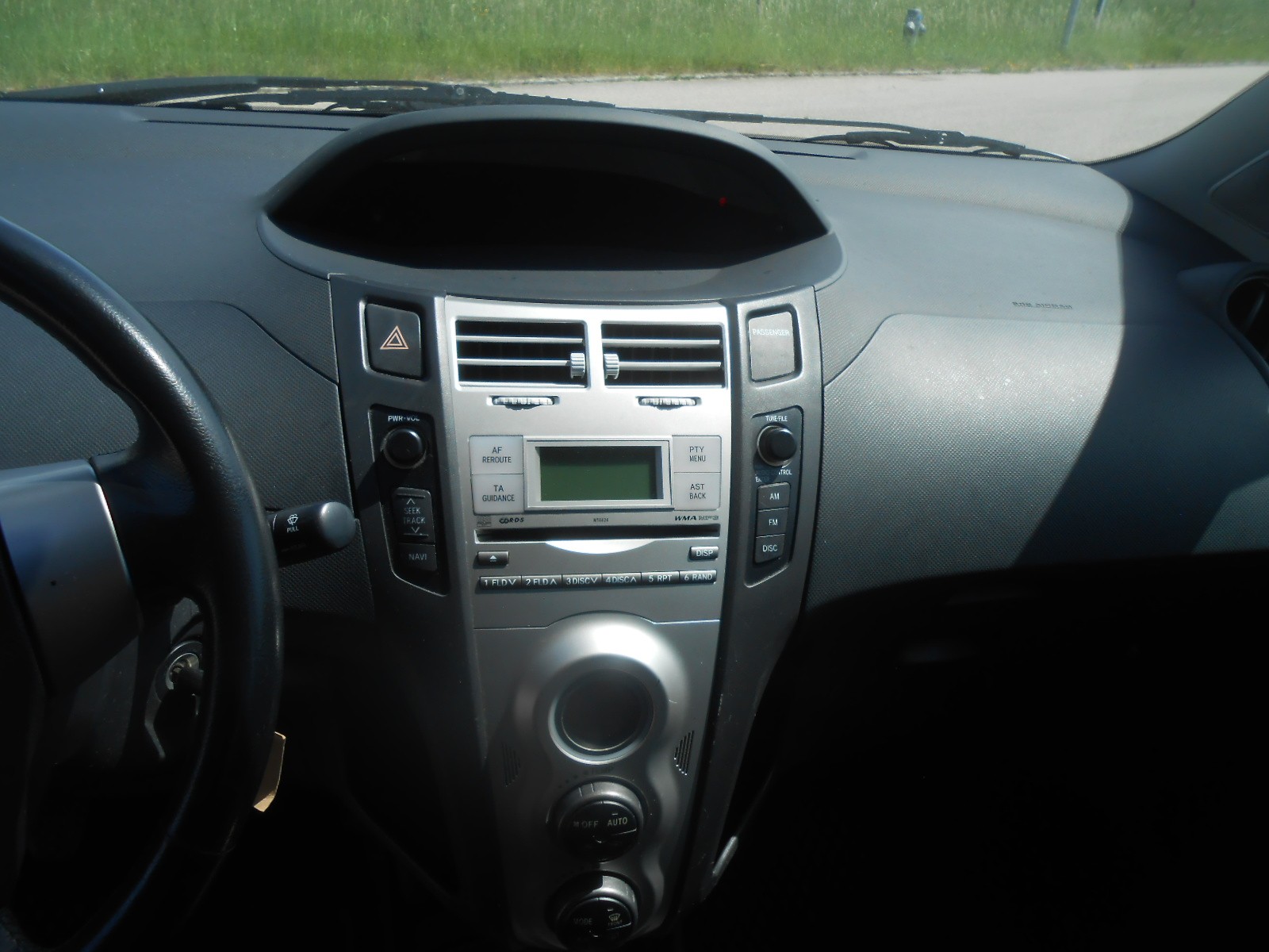 TOYOTA Yaris 1.3 Linea Sol-image-14