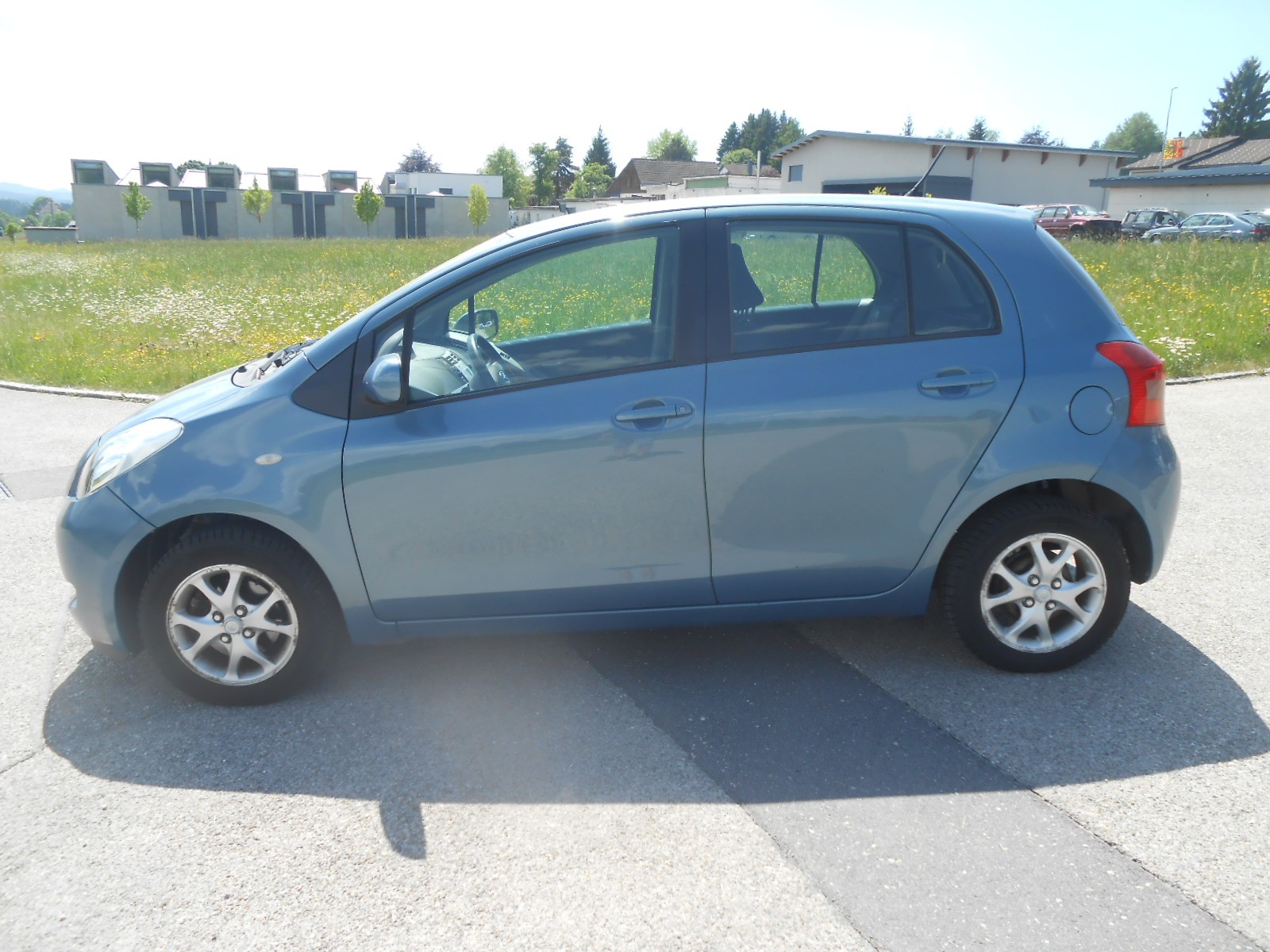TOYOTA Yaris 1.3 Linea Sol-image-8