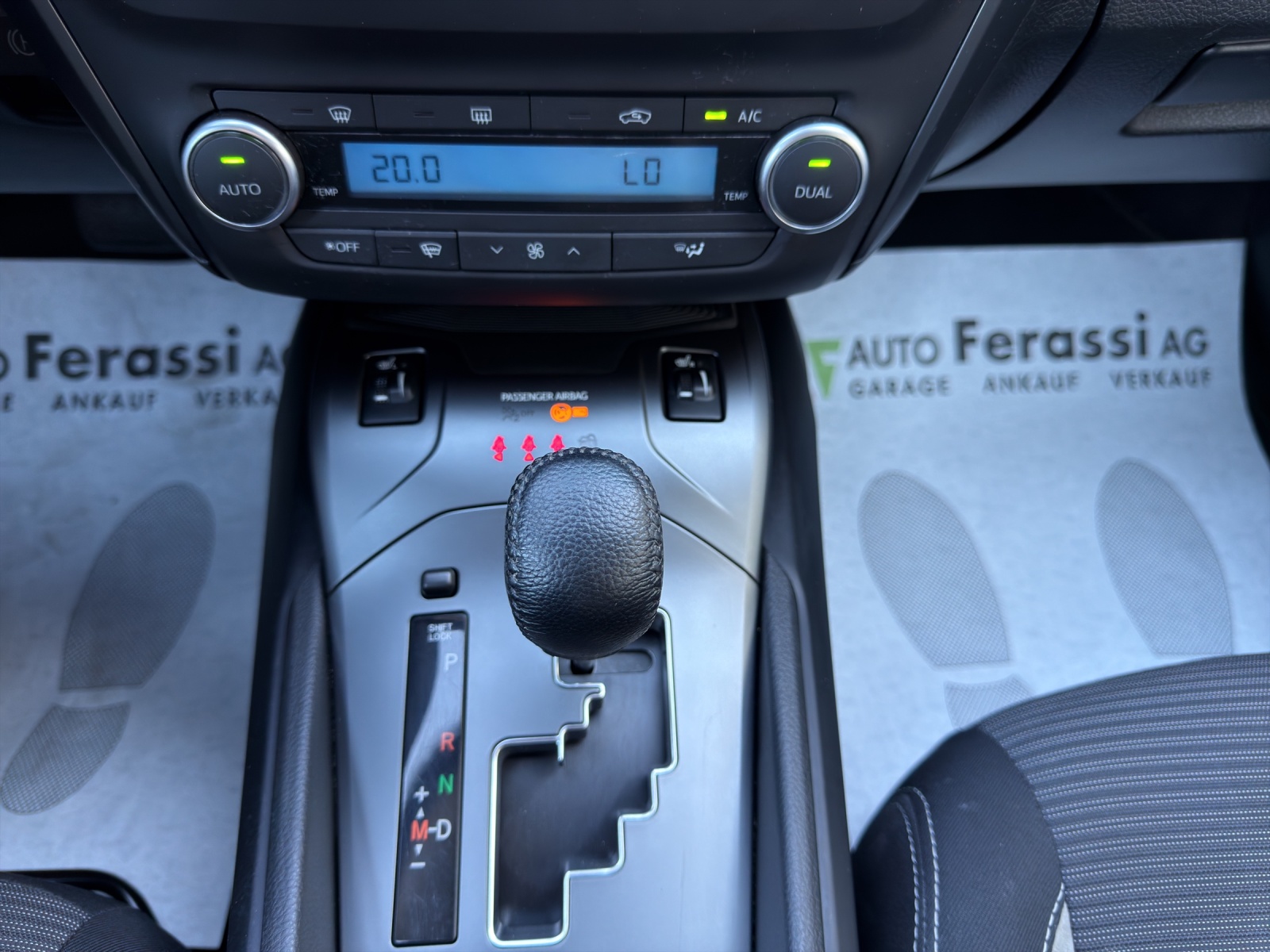 TOYOTA Avensis Touring Sports 2.0 Swiss Trend Mdr.S-image-21