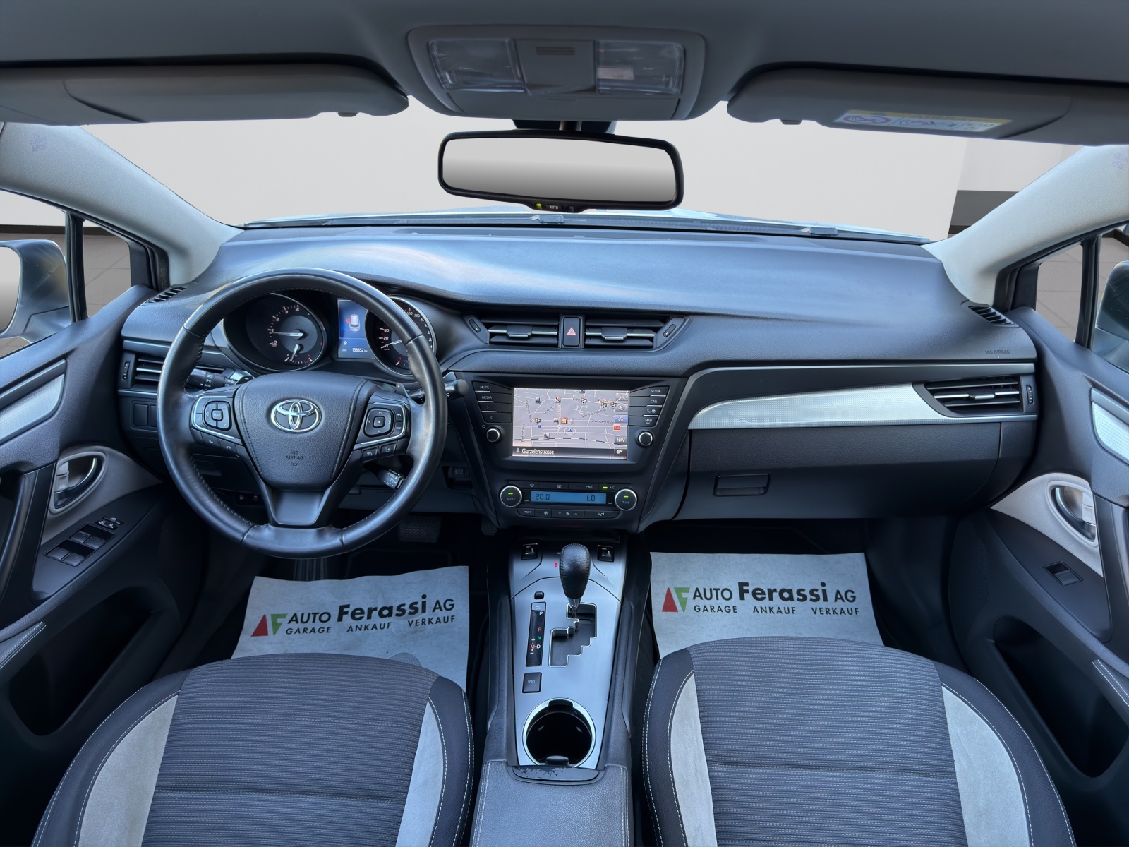 TOYOTA Avensis Touring Sports 2.0 Swiss Trend Mdr.S-image-10