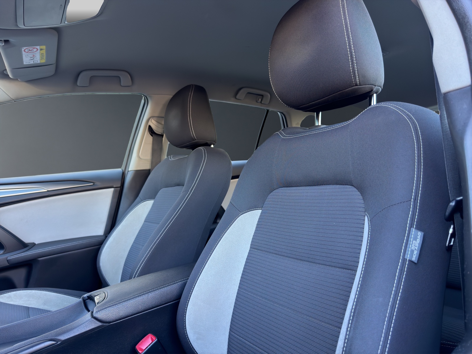 TOYOTA Avensis Touring Sports 2.0 Swiss Trend Mdr.S-image-16