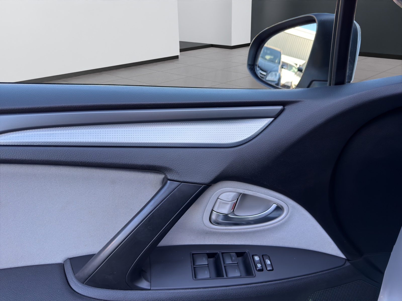 TOYOTA Avensis Touring Sports 2.0 Swiss Trend Mdr.S-image-15