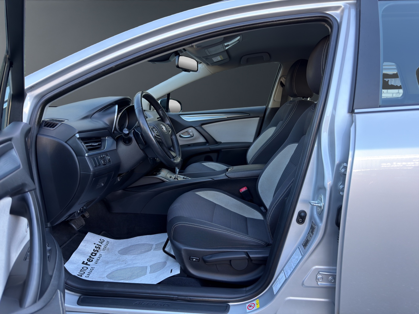 TOYOTA Avensis Touring Sports 2.0 Swiss Trend Mdr.S-image-14