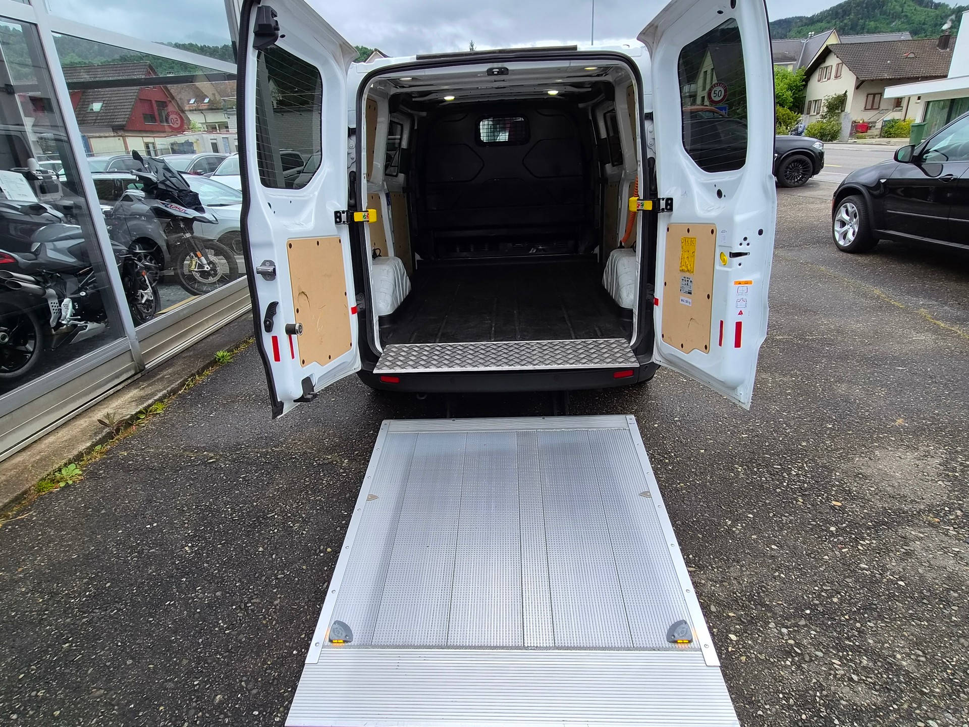 FORD Transit Custom Van 340 L1H1 Trend SelectShift A inkl. Hebebühne & 170 PS!-image-4