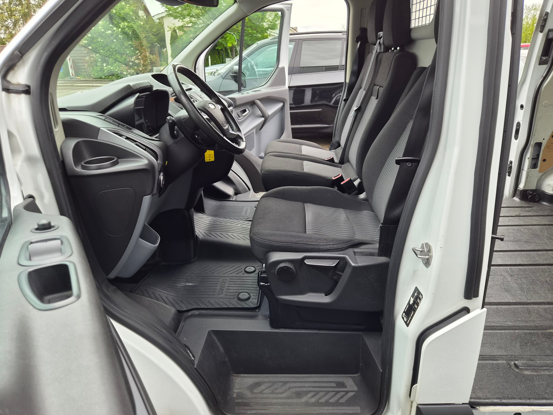 FORD Transit Custom Van 340 L1H1 Trend SelectShift A inkl. Hebebühne & 170 PS!-image-7