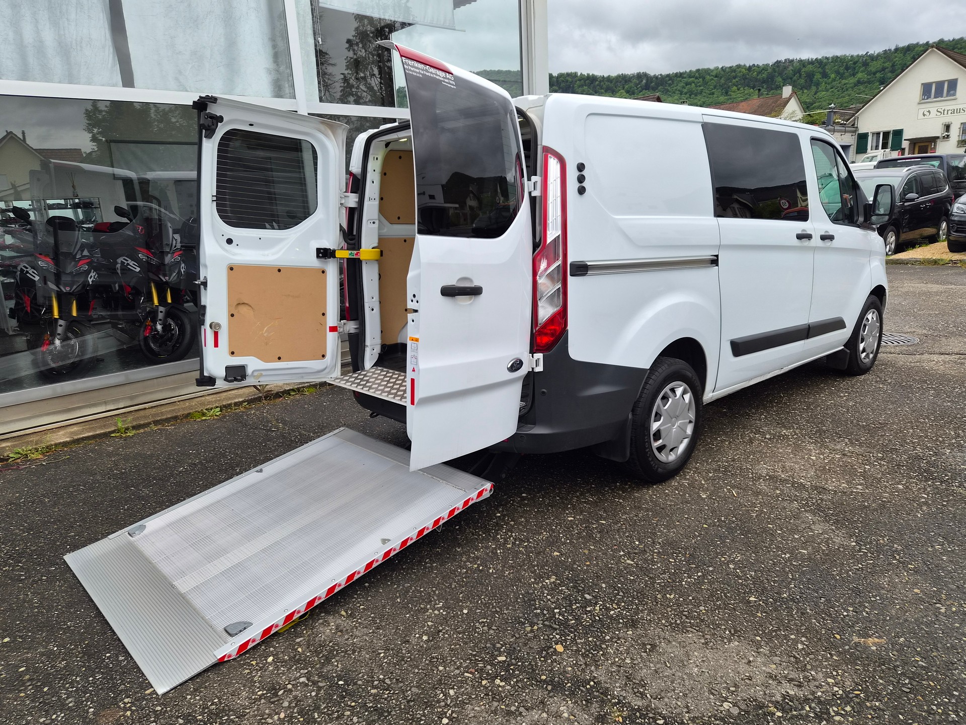 FORD Transit Custom Van 340 L1H1 Trend SelectShift A inkl. Hebebühne & 170 PS!-image-6