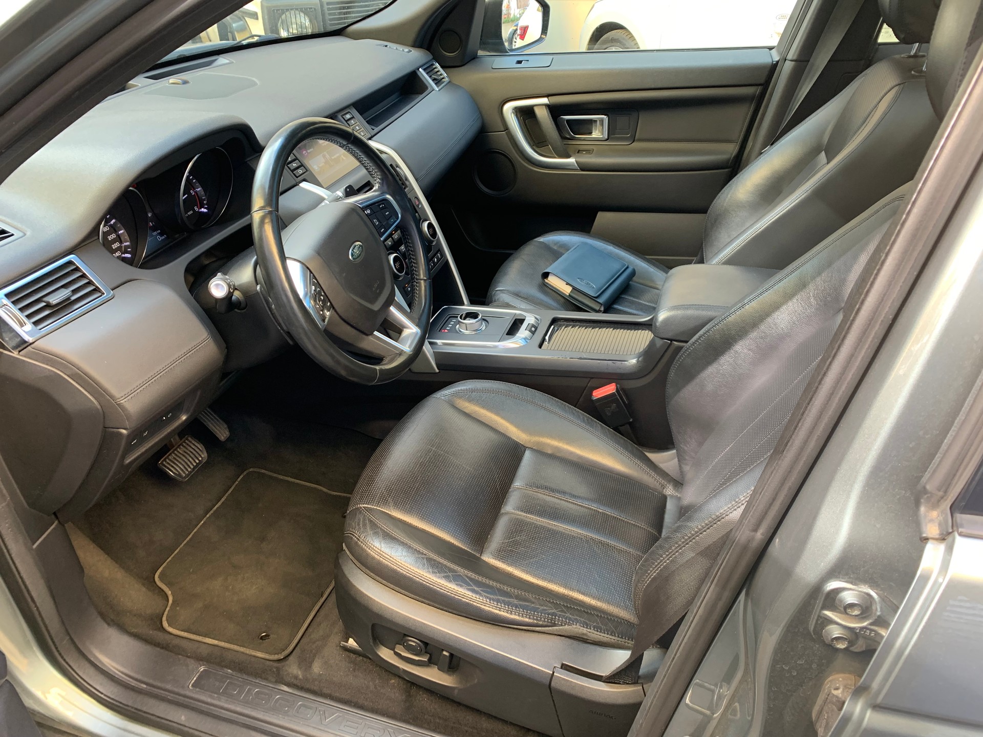 LAND ROVER Discovery Sport 2.0 TD4 SE AT9-image-13