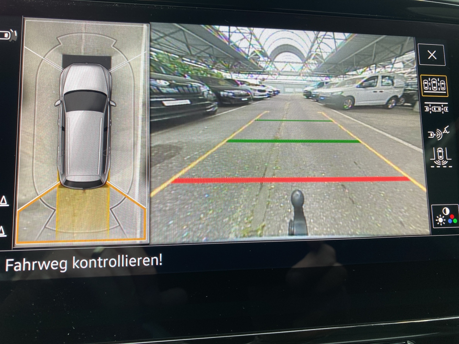 VW Passat Variant 2.0 TSI R-Line Edition 4Motion DSG-image-13