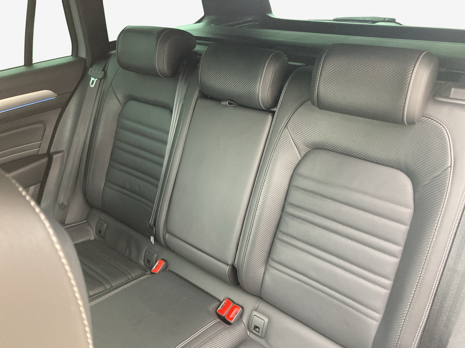 VW Passat Variant 2.0 TSI R-Line Edition 4Motion DSG-image-11