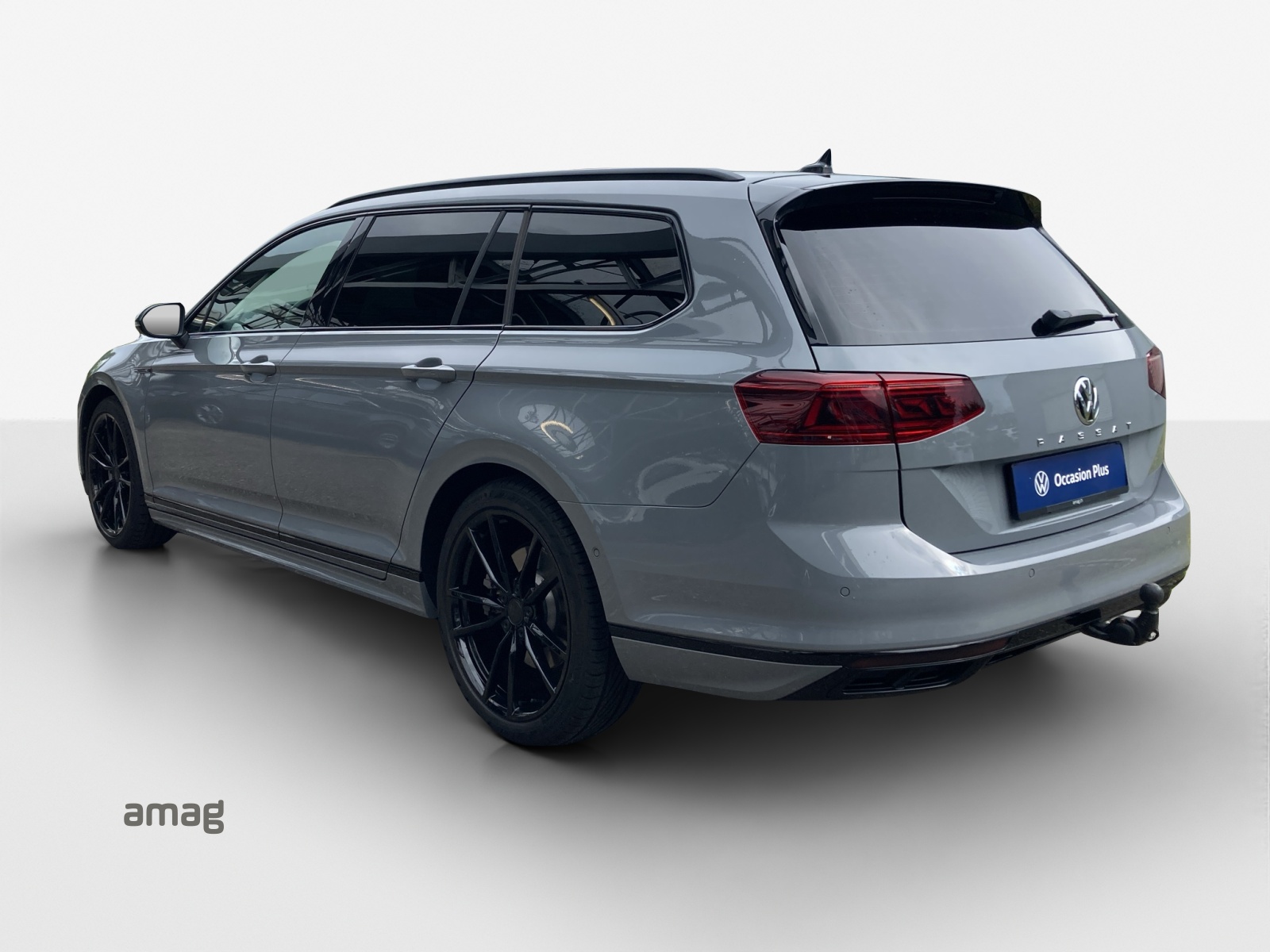 VW Passat Variant 2.0 TSI R-Line Edition 4Motion DSG-image-2