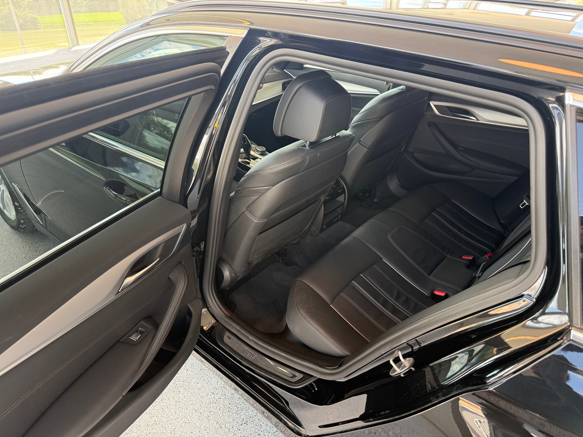 BMW 520d 48V Touring Steptronic-image-9