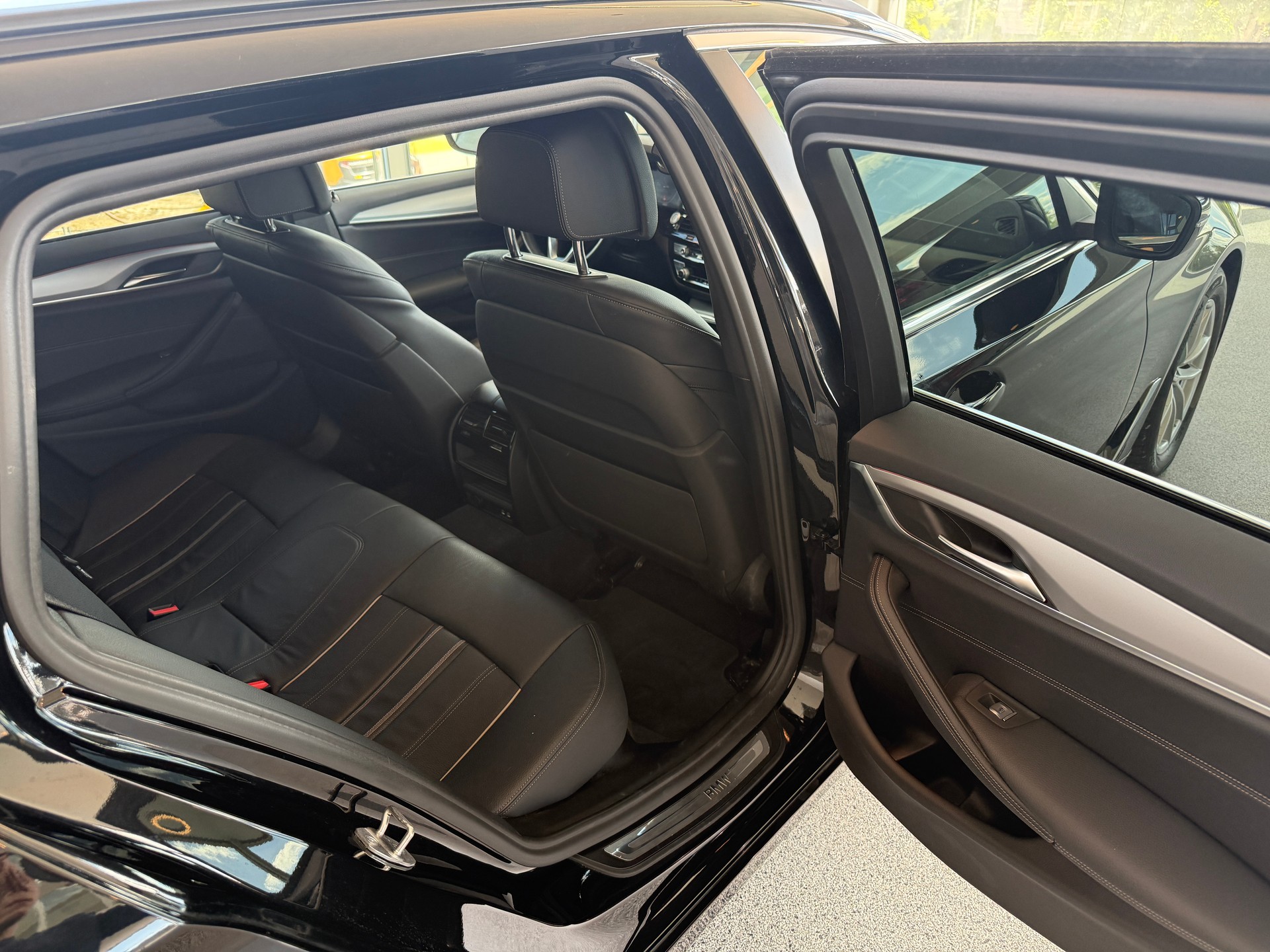 BMW 520d 48V Touring Steptronic-image-12