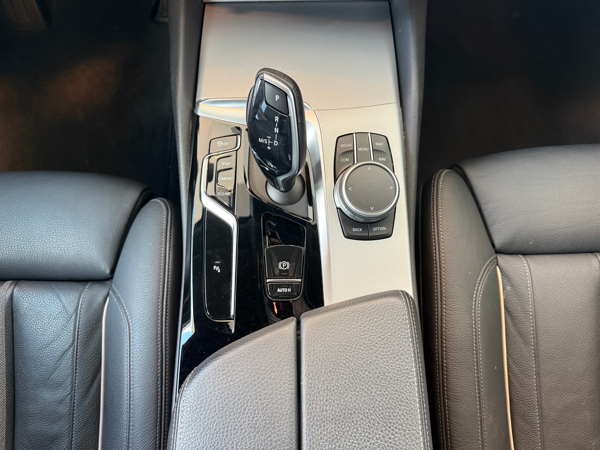 BMW 520d 48V Touring Steptronic-image-16