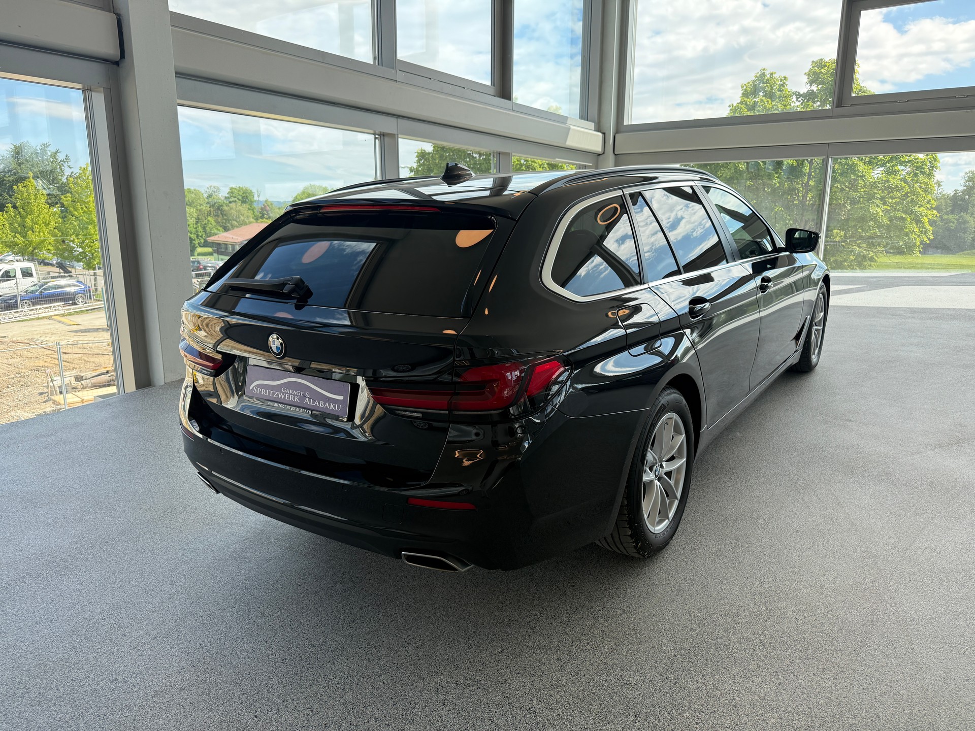 BMW 520d 48V Touring Steptronic-image-5