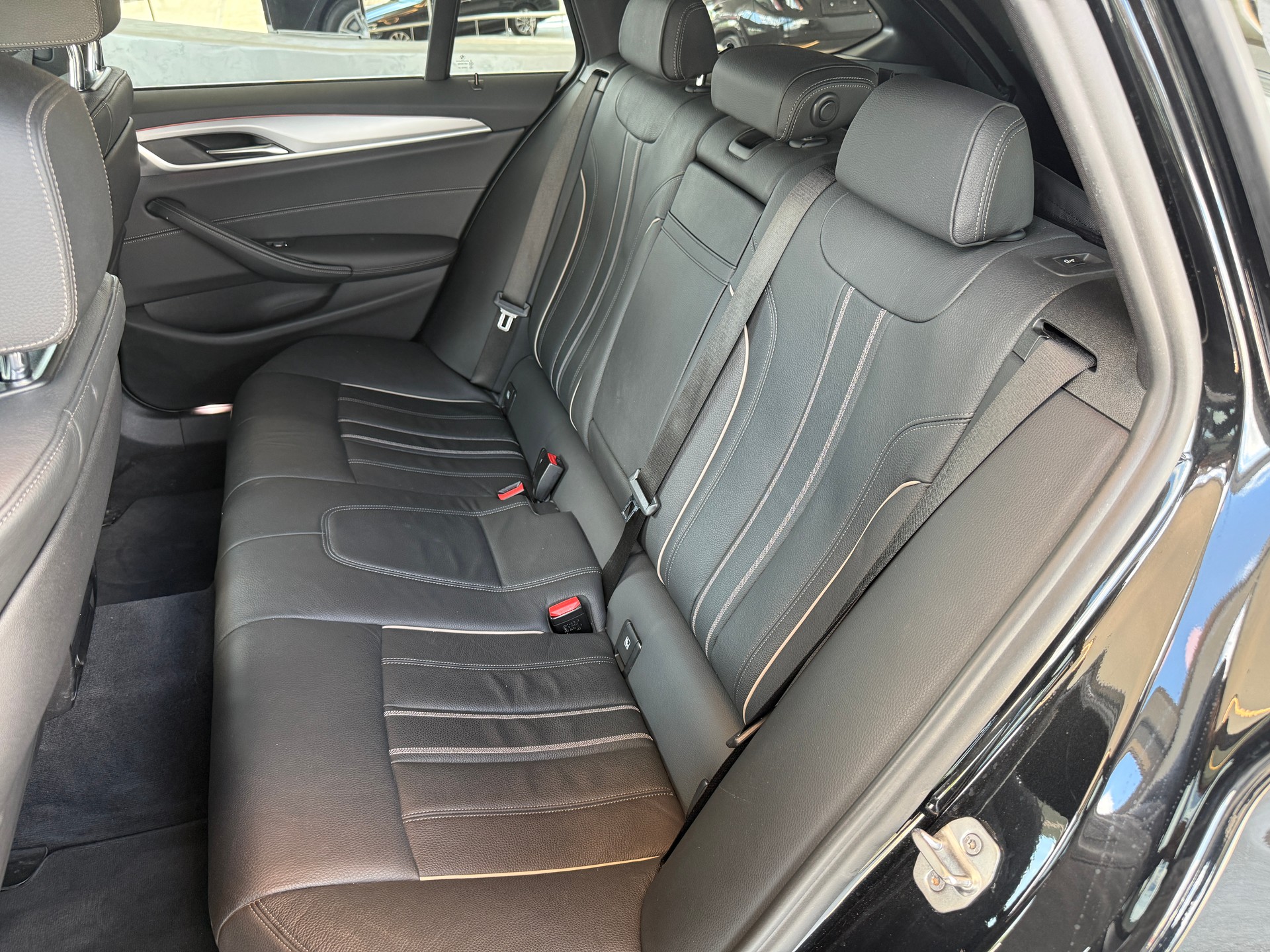 BMW 520d 48V Touring Steptronic-image-10