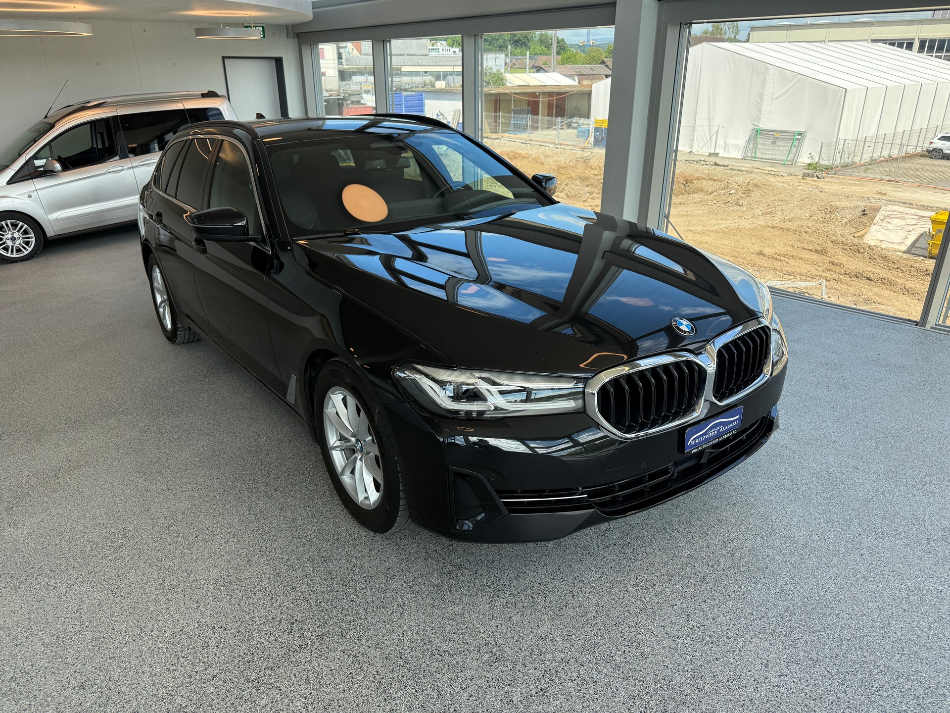 BMW 520d 48V Touring Steptronic-showroom-element-2