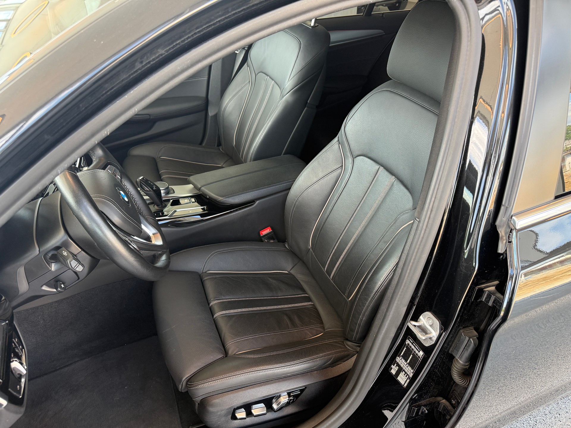 BMW 520d 48V Touring Steptronic-image-7