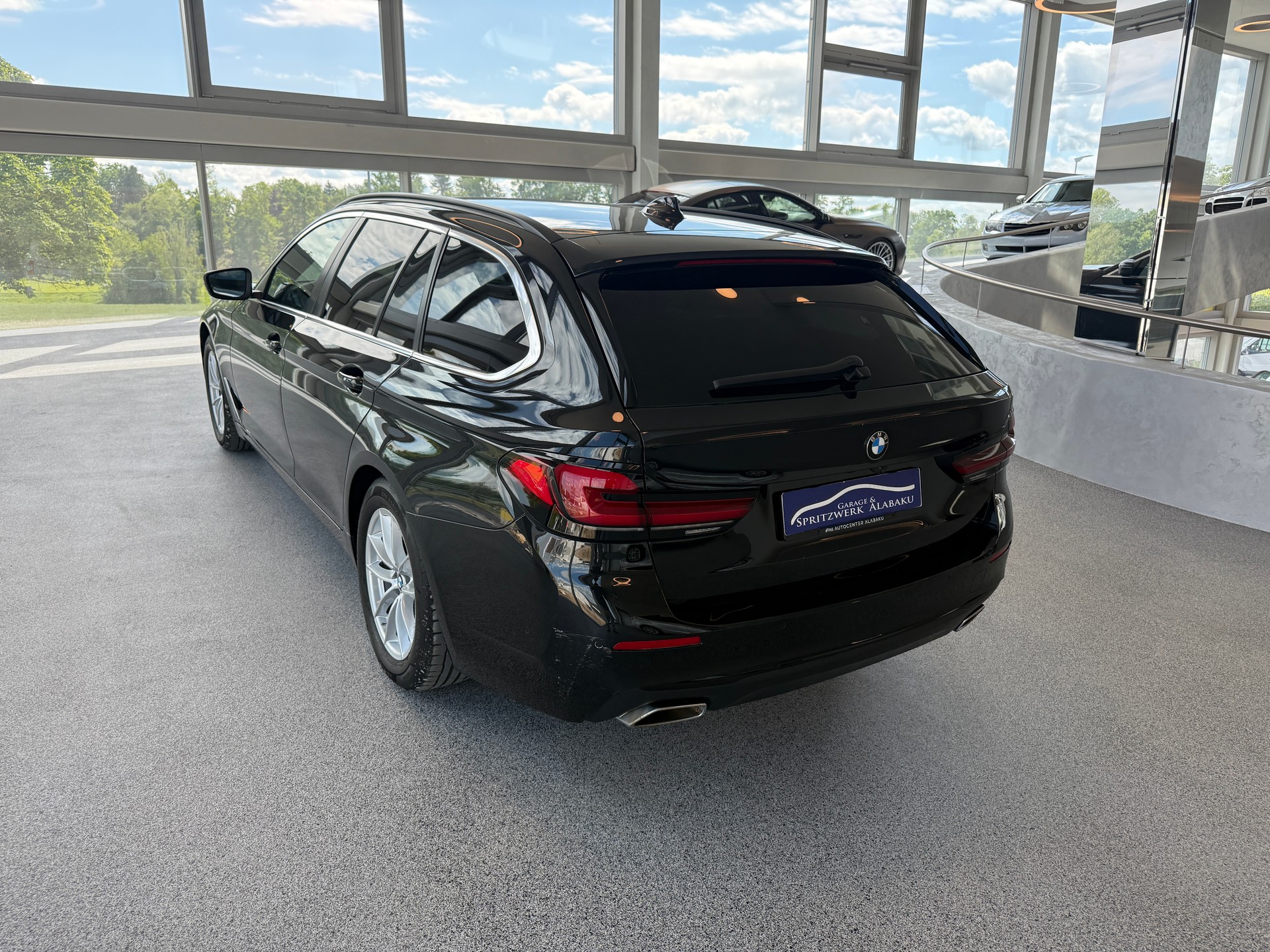 BMW 520d 48V Touring Steptronic-showroom-element-3