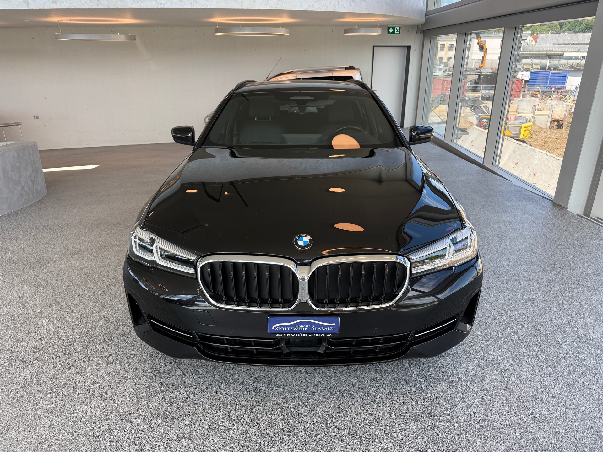 BMW 520d 48V Touring Steptronic-showroom-element-1