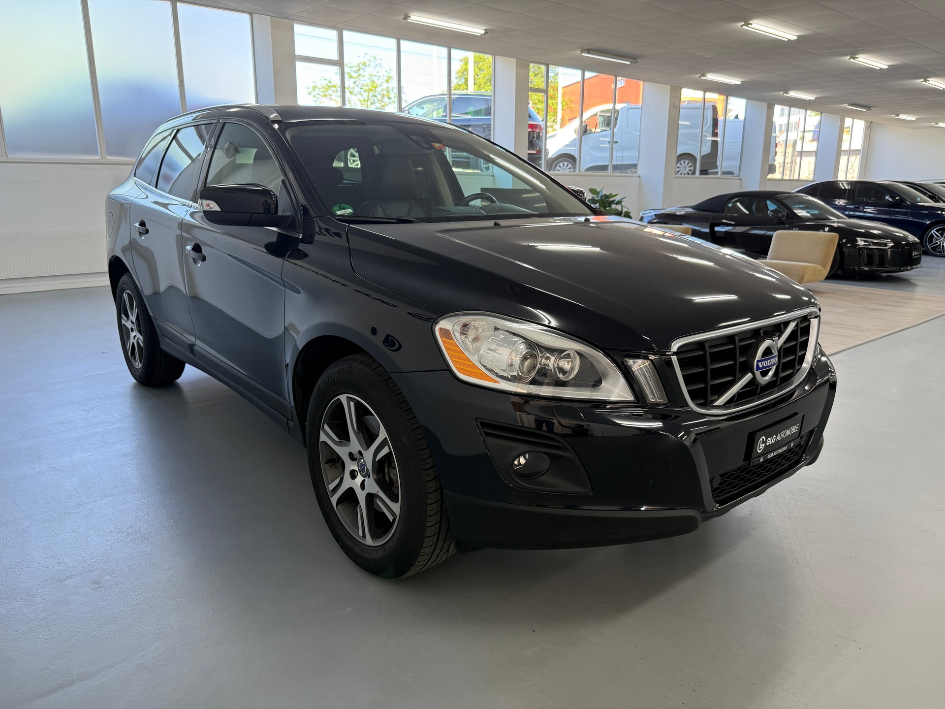 VOLVO XC60 2.4D AWD Geartronic-showroom-element-1