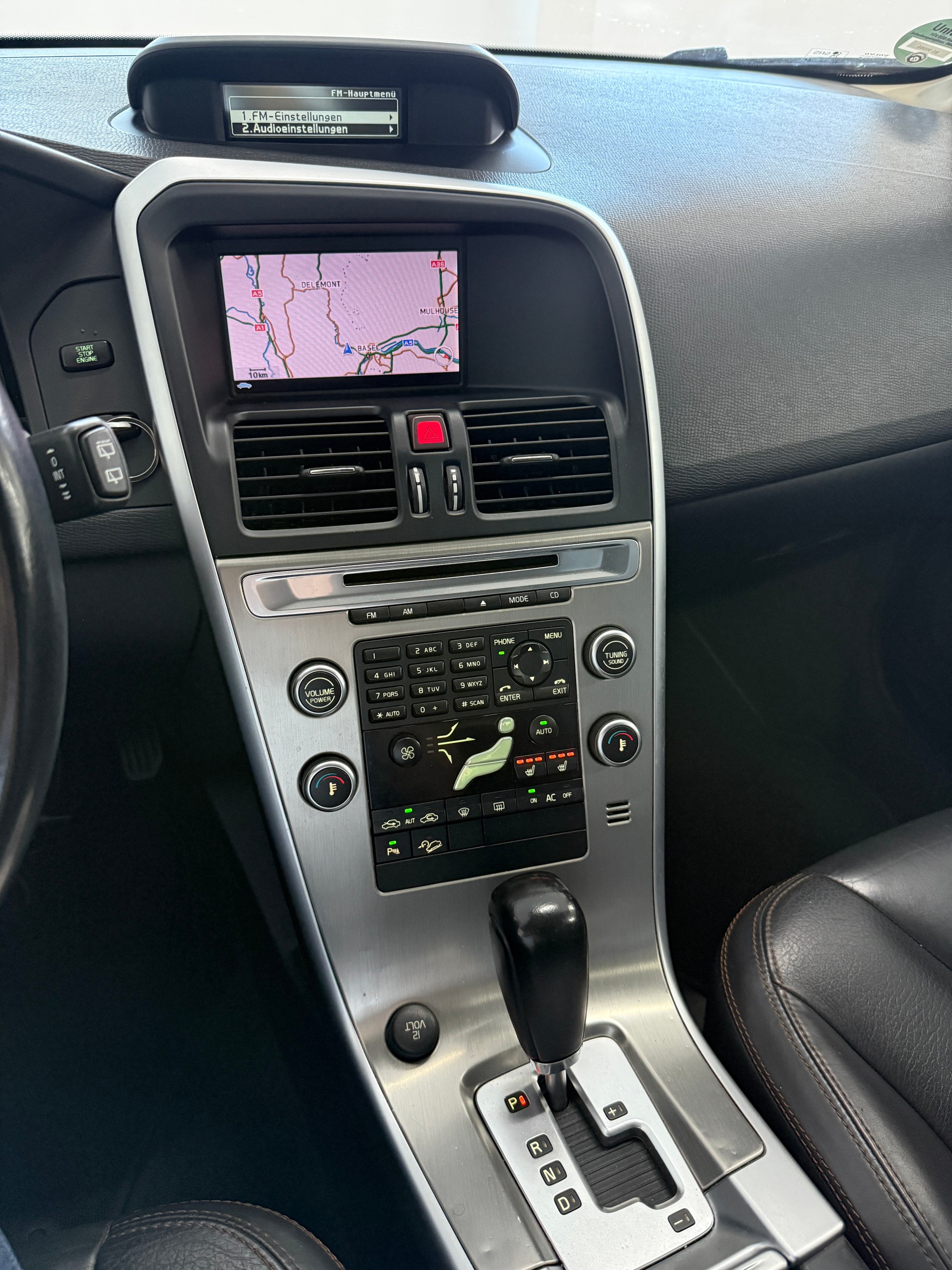 VOLVO XC60 2.4D AWD Geartronic-image-9