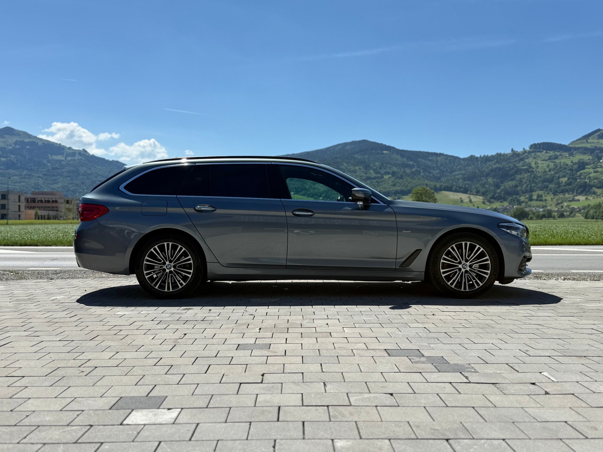 BMW 520d xDrive Touring Sport Line Steptronic-image-4
