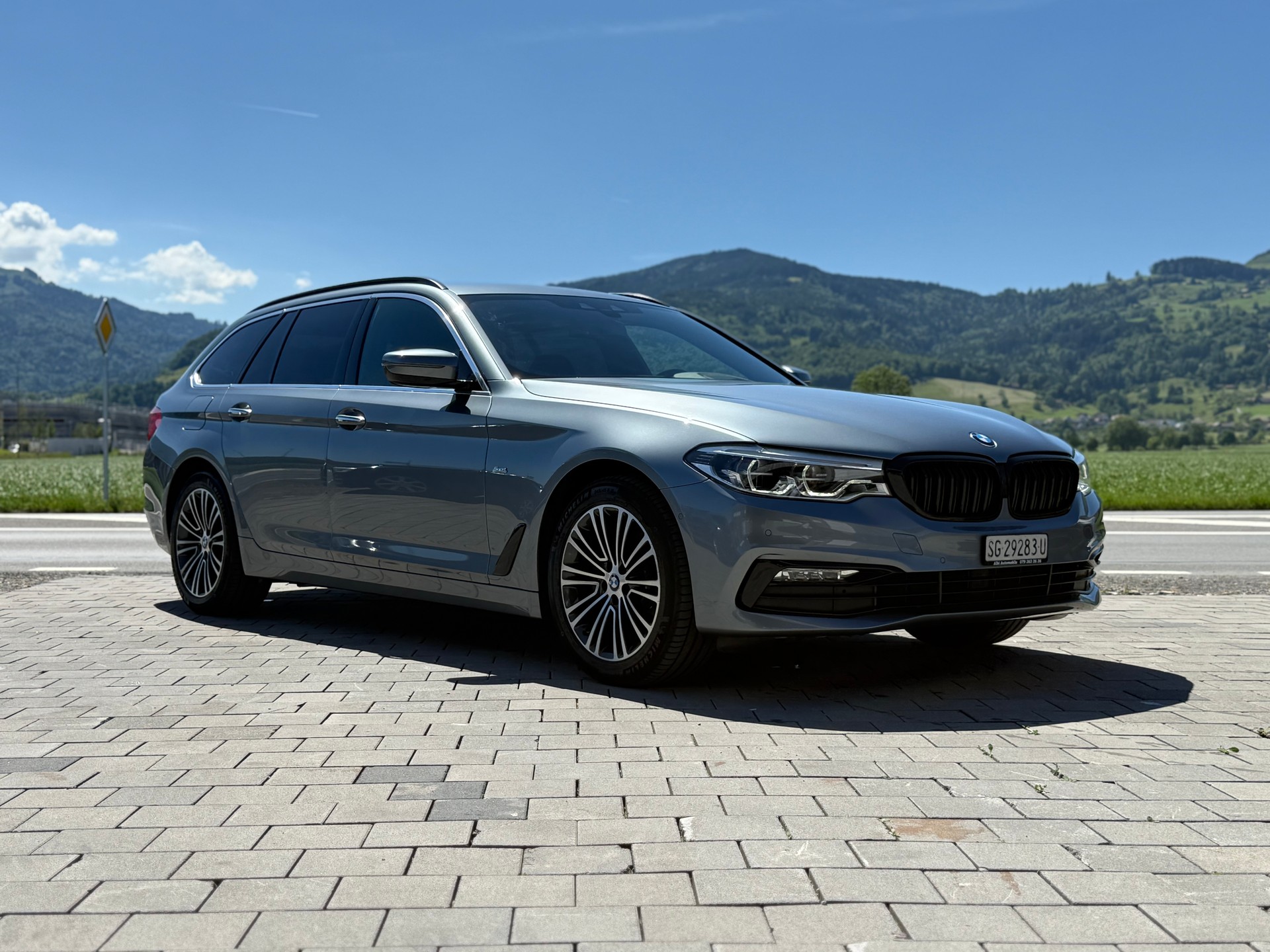 BMW 520d xDrive Touring Sport Line Steptronic-image-1