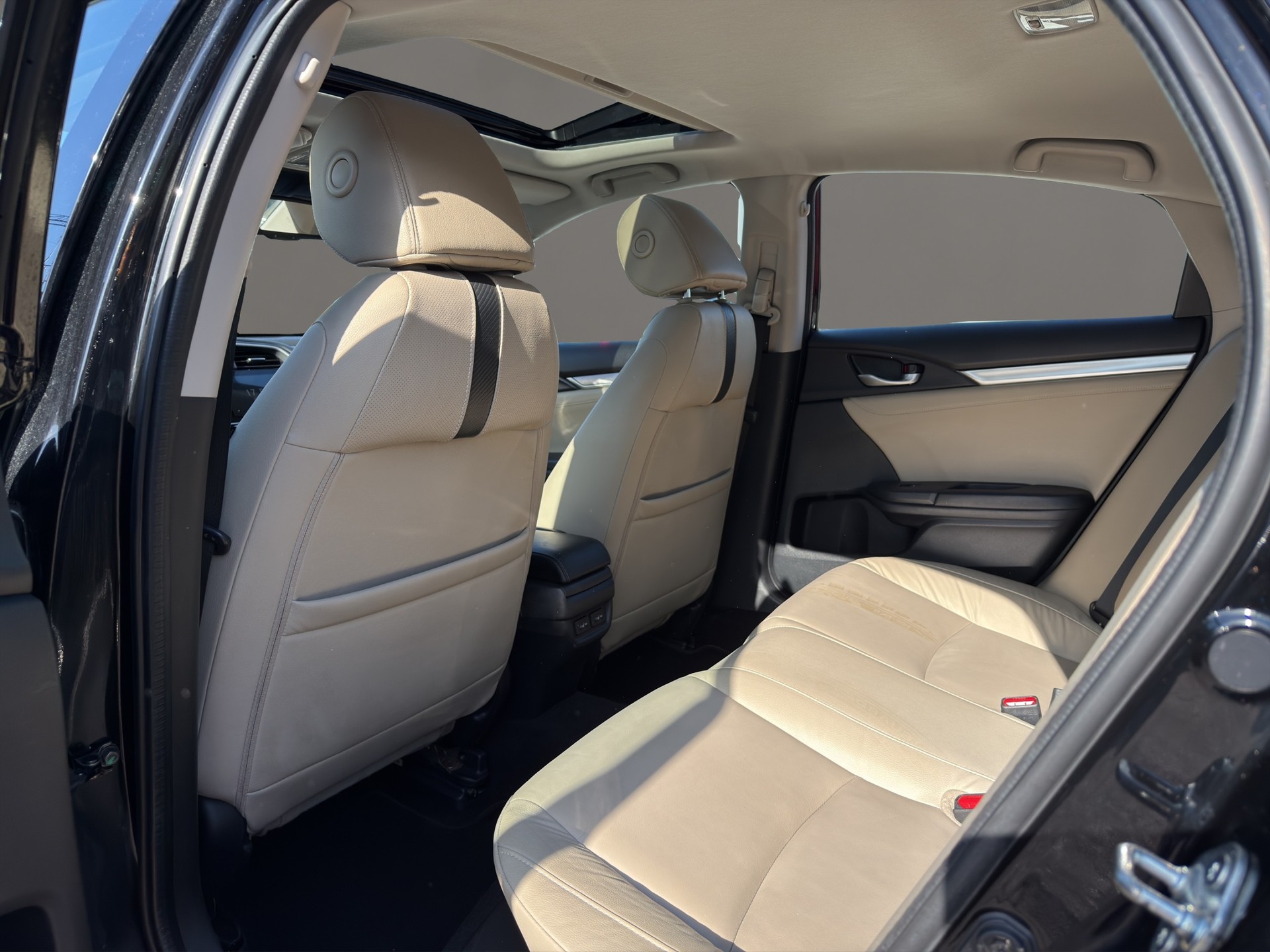 HONDA Civic Sedan 1.5 VTEC Executive Premium CVT-image-13