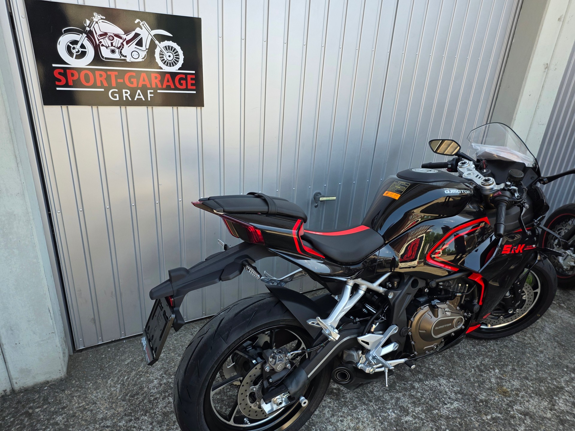 QJ Srk 421RR Supersport-image-3