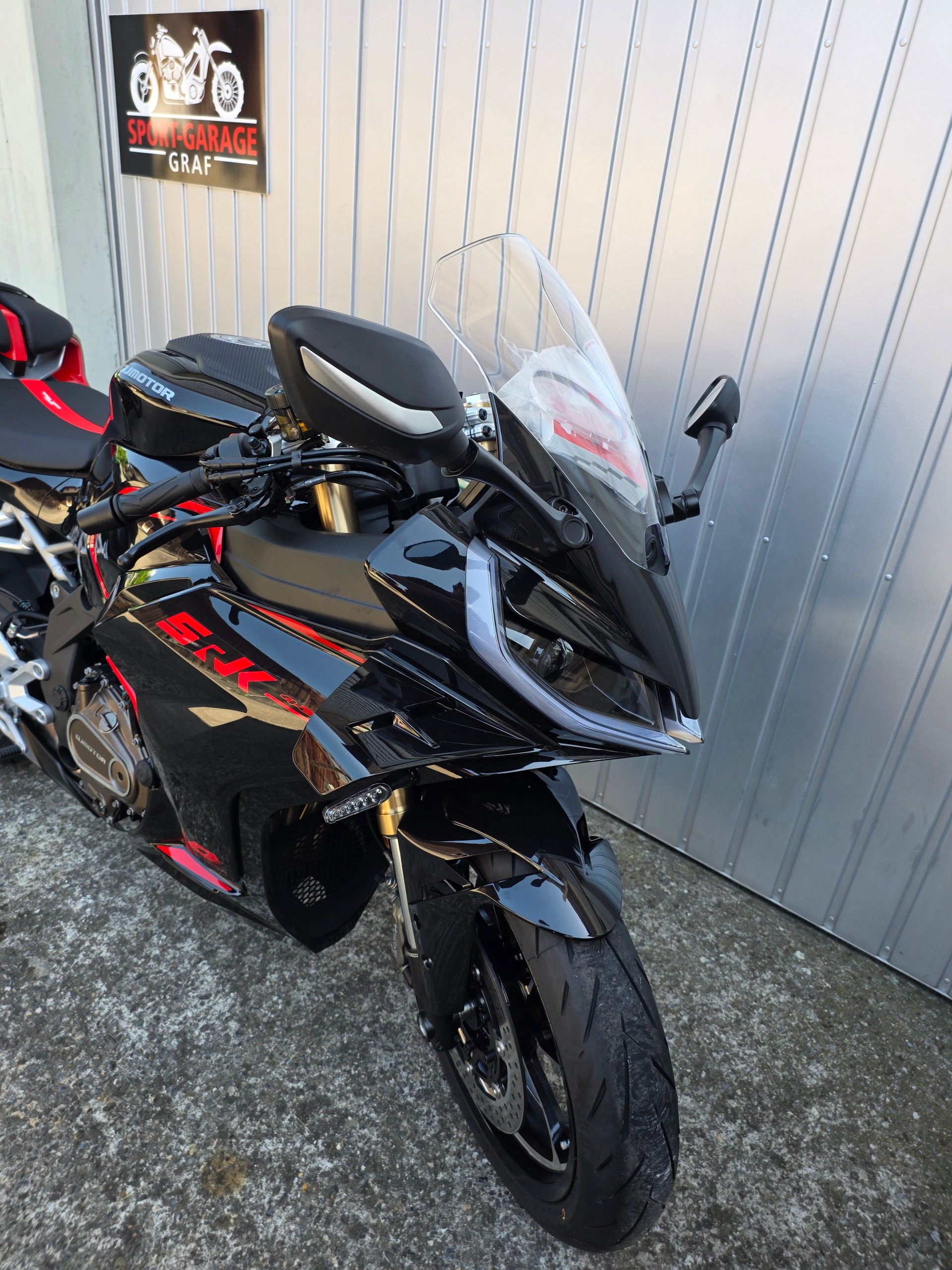 QJ Srk 421RR Supersport-image-2