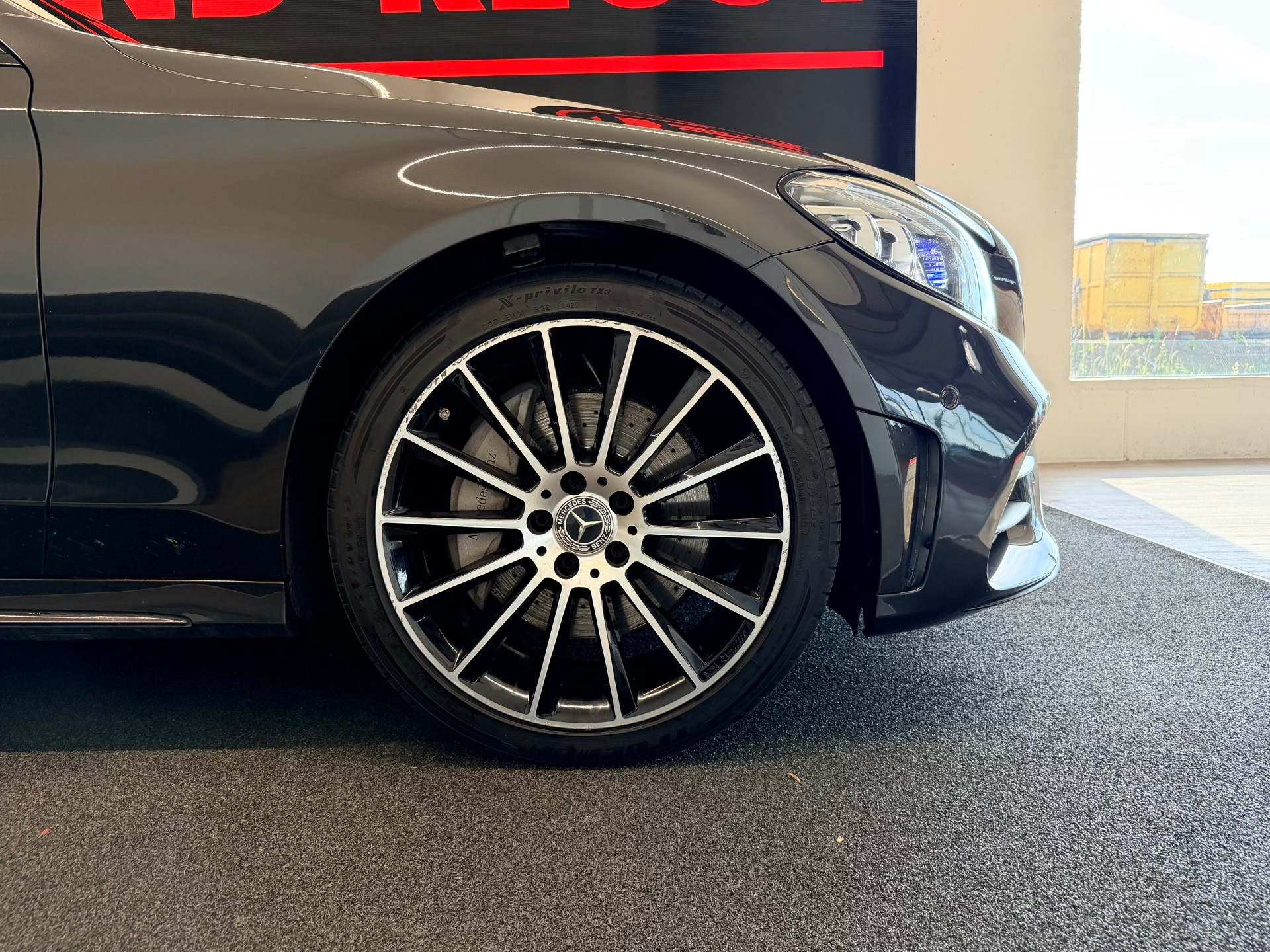 MERCEDES-BENZ C 300 AMG Line 4Matic 9G-Tronic-image-5