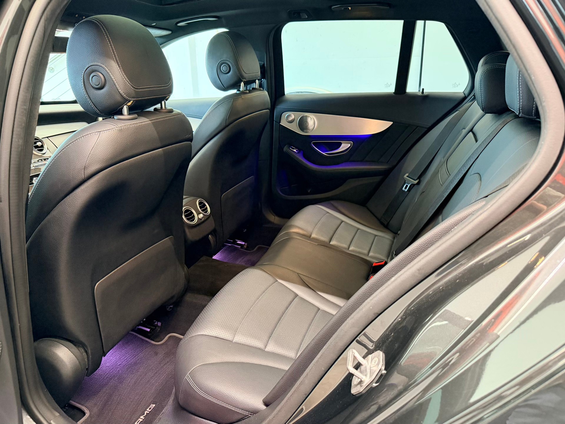 MERCEDES-BENZ C 300 AMG Line 4Matic 9G-Tronic-image-16