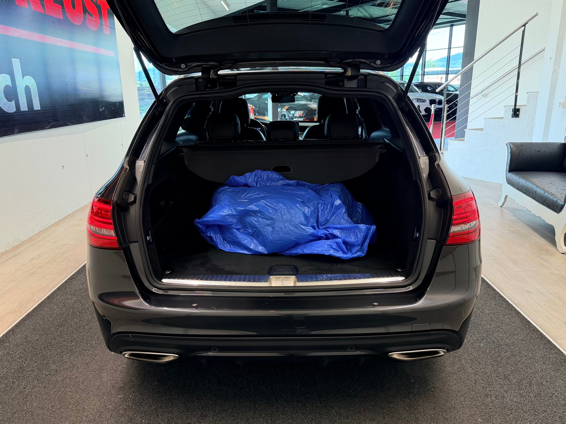 MERCEDES-BENZ C 300 AMG Line 4Matic 9G-Tronic-image-9