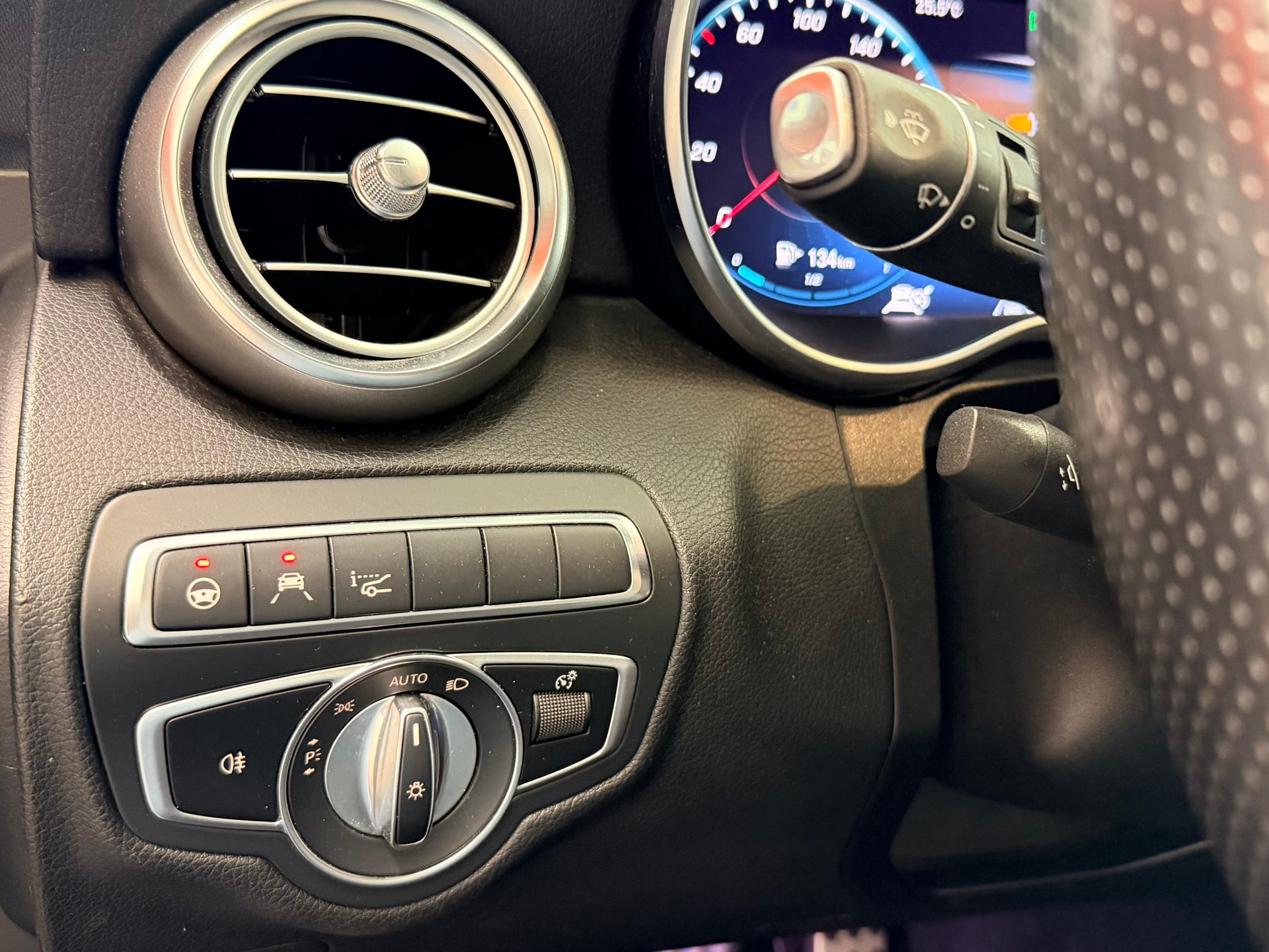 MERCEDES-BENZ C 300 AMG Line 4Matic 9G-Tronic-image-29