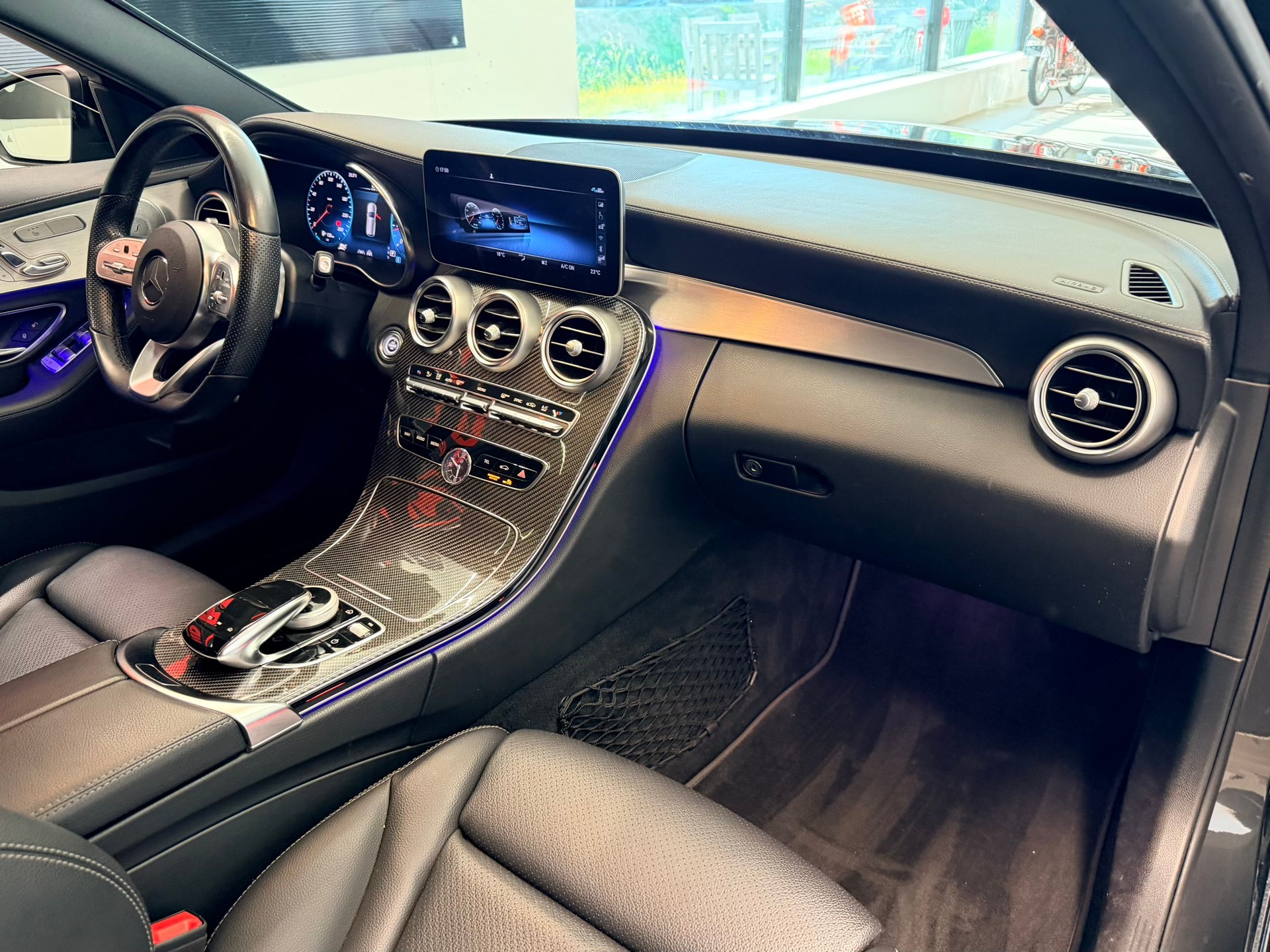 MERCEDES-BENZ C 300 AMG Line 4Matic 9G-Tronic-image-19