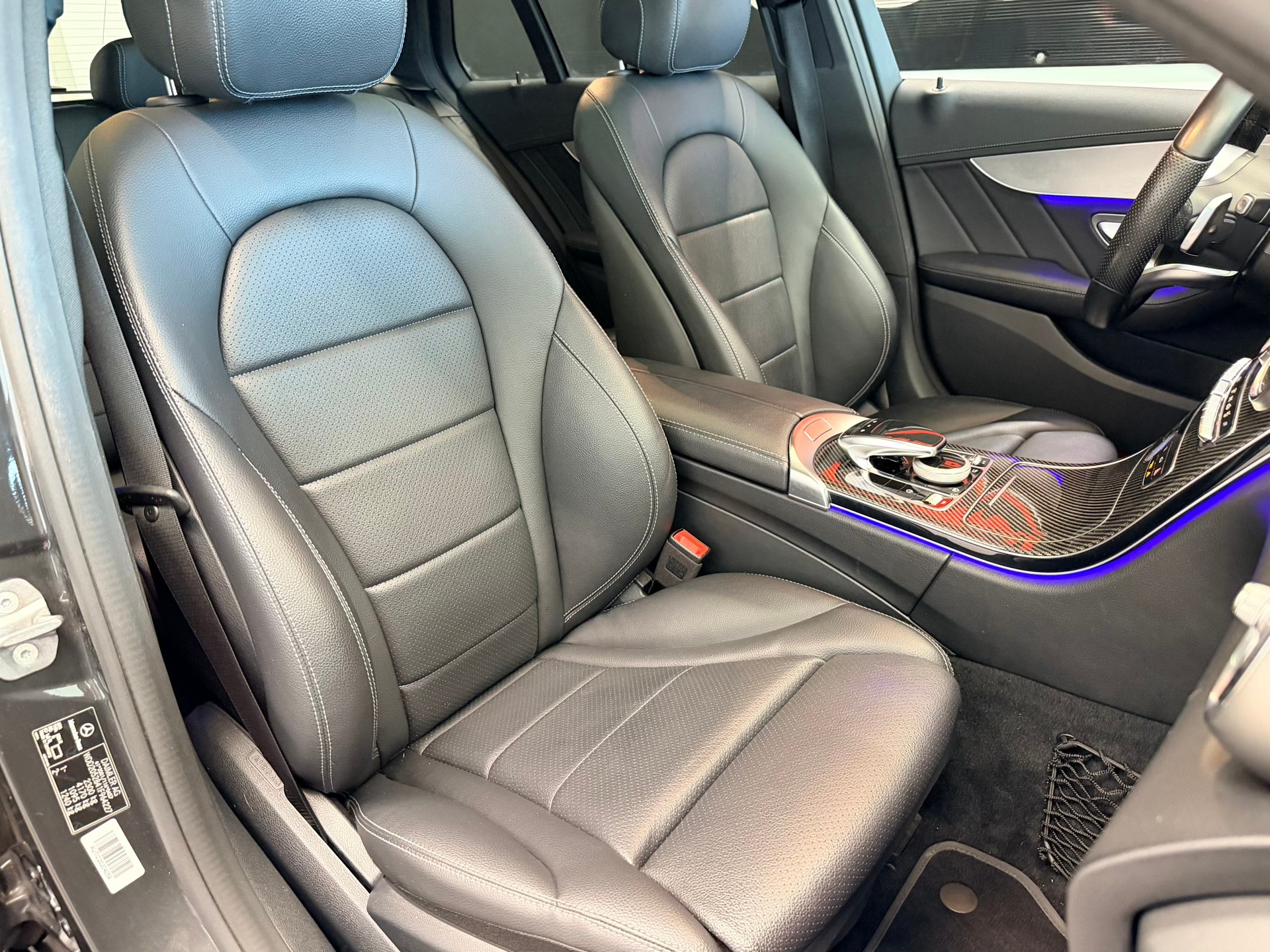 MERCEDES-BENZ C 300 AMG Line 4Matic 9G-Tronic-image-22