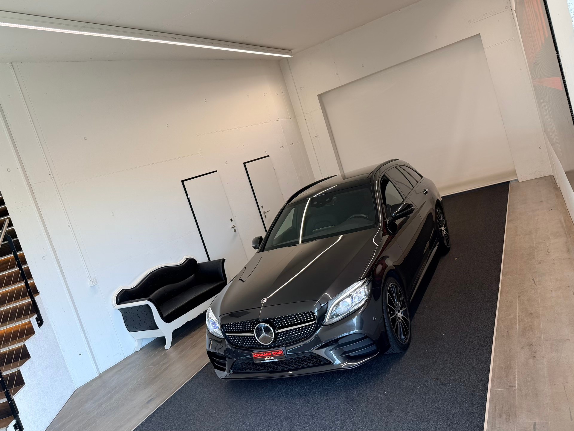 MERCEDES-BENZ C 300 AMG Line 4Matic 9G-Tronic-showroom-element-3