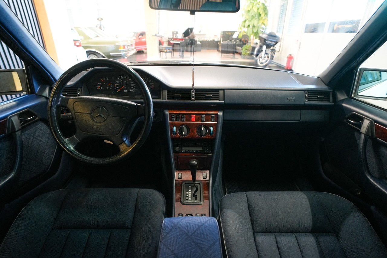 MERCEDES-BENZ E 280-image-10