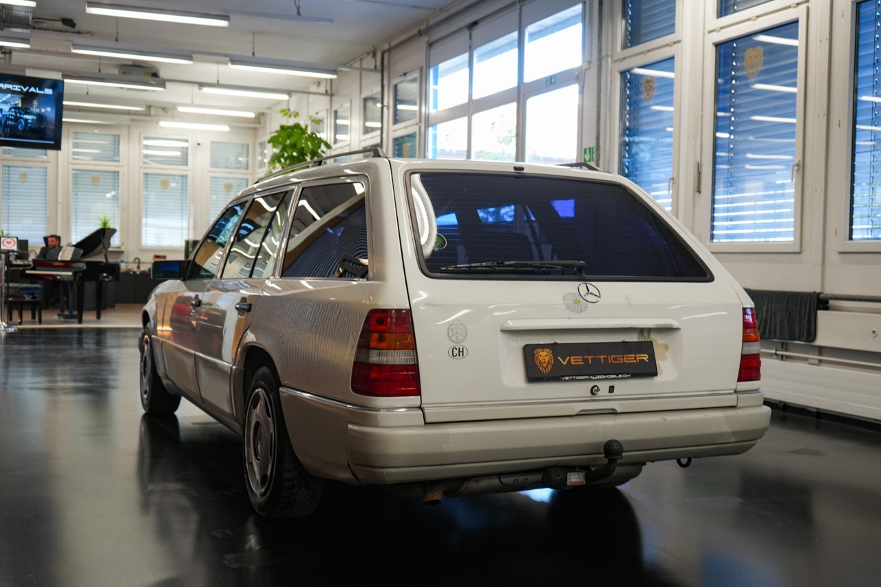MERCEDES-BENZ E 280-showroom-element-3