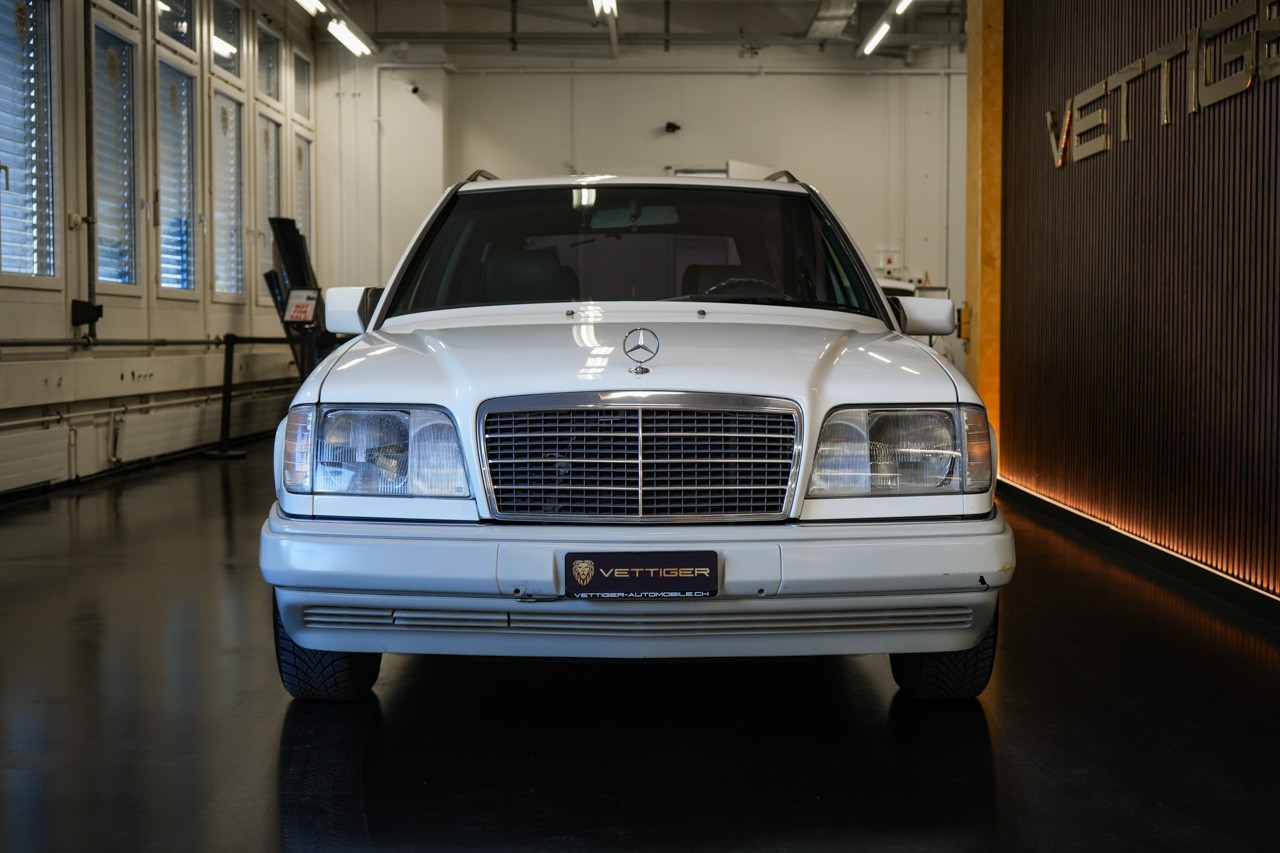 MERCEDES-BENZ E 280-showroom-element-1