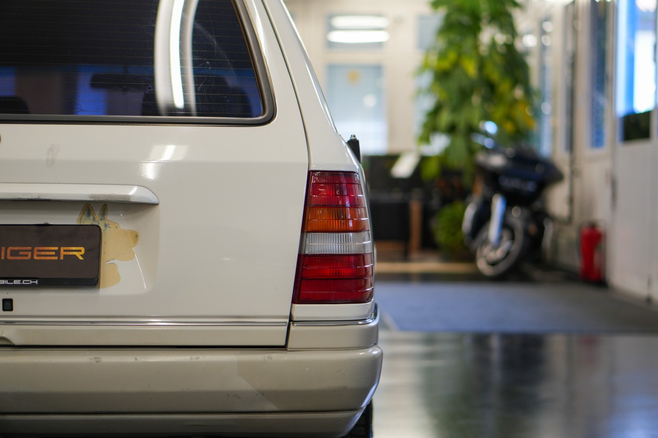 MERCEDES-BENZ E 280-image-8